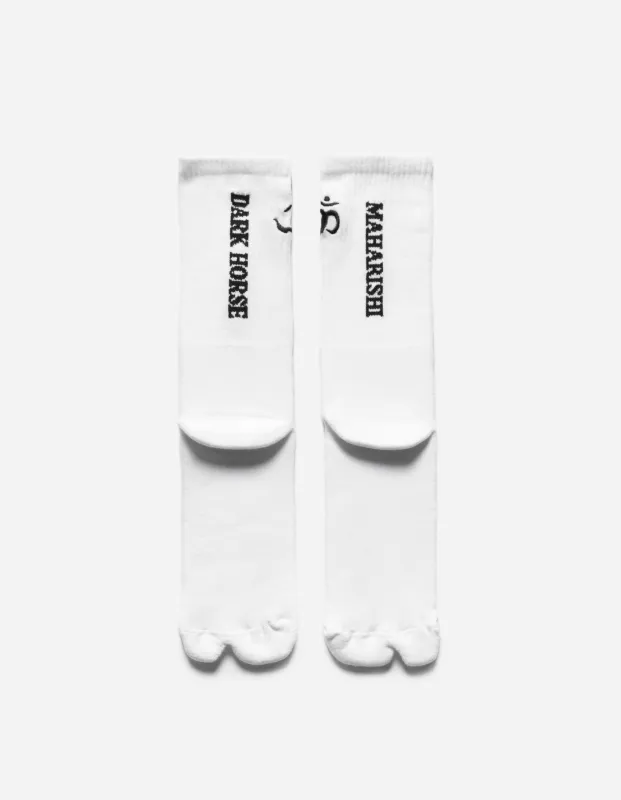 7462 Dark Horse Tabi Sport Sock White made by Maharishi