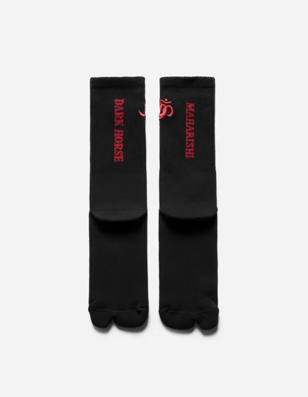 7462 Dark Horse Tabi Sport Sock Black made by Maharishi