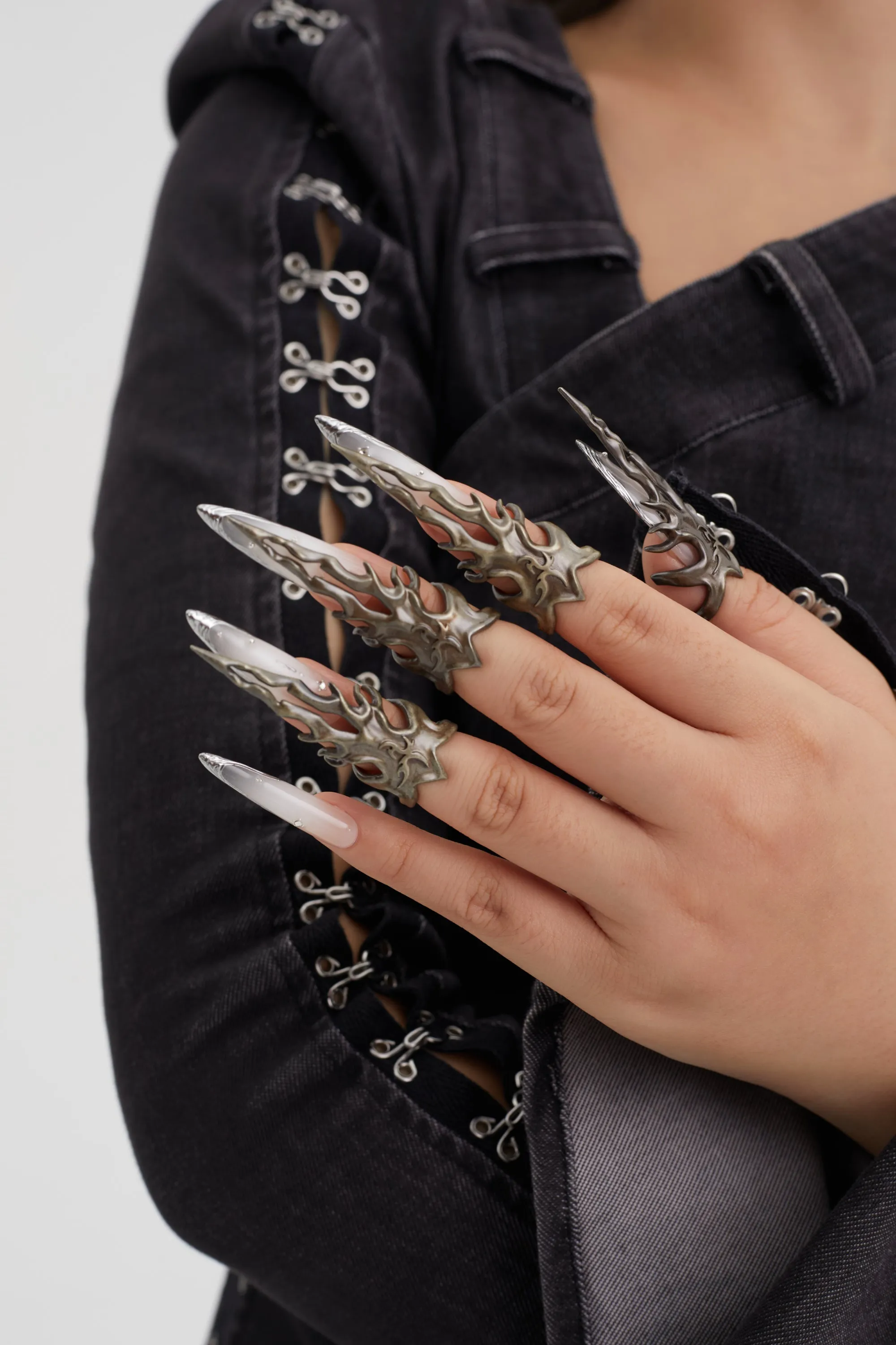 Fervooor Battle Angel Aged Bronze Flaming Shield Fingertip Ring sold by Fervooor product image thumbnail 3