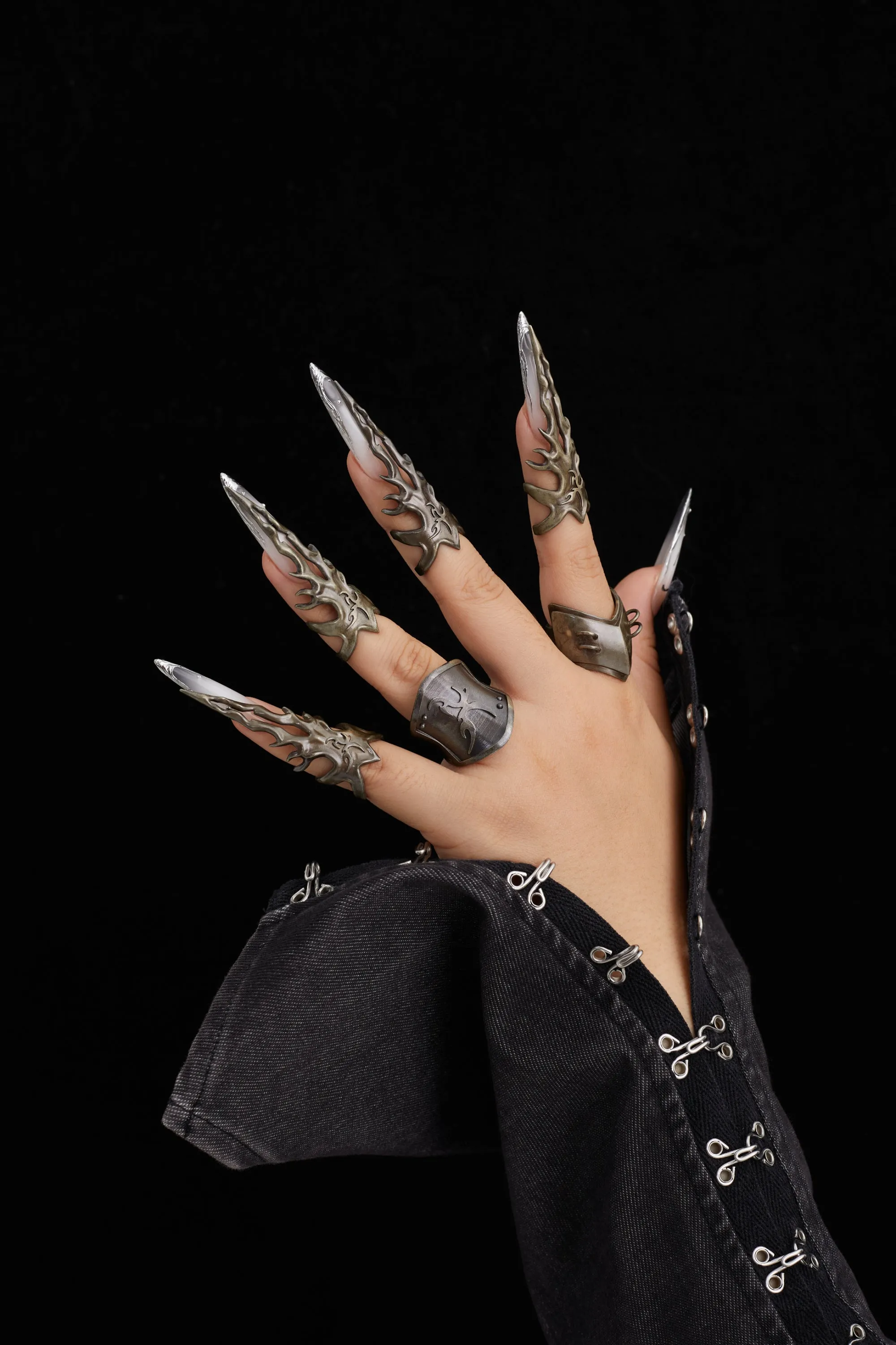 Fervooor Battle Angel Aged Bronze Engraved Shield Ring sold by Fervooor product image thumbnail 4