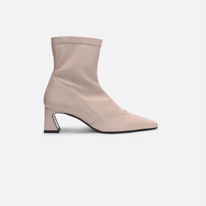 CHIC sold by Helena Mar