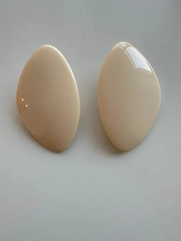 Nude acrylic earrings made by Rareify02