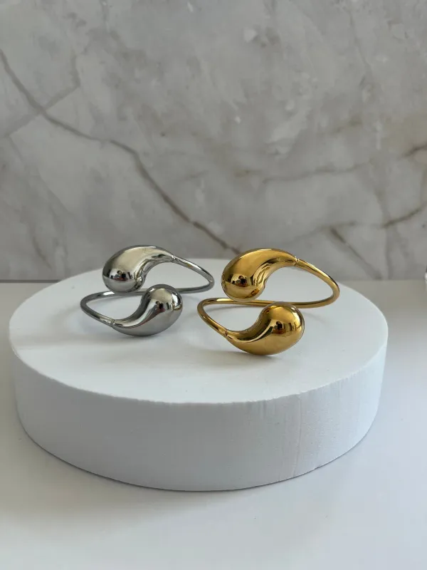 Water drop cuff set sold by Rareify02