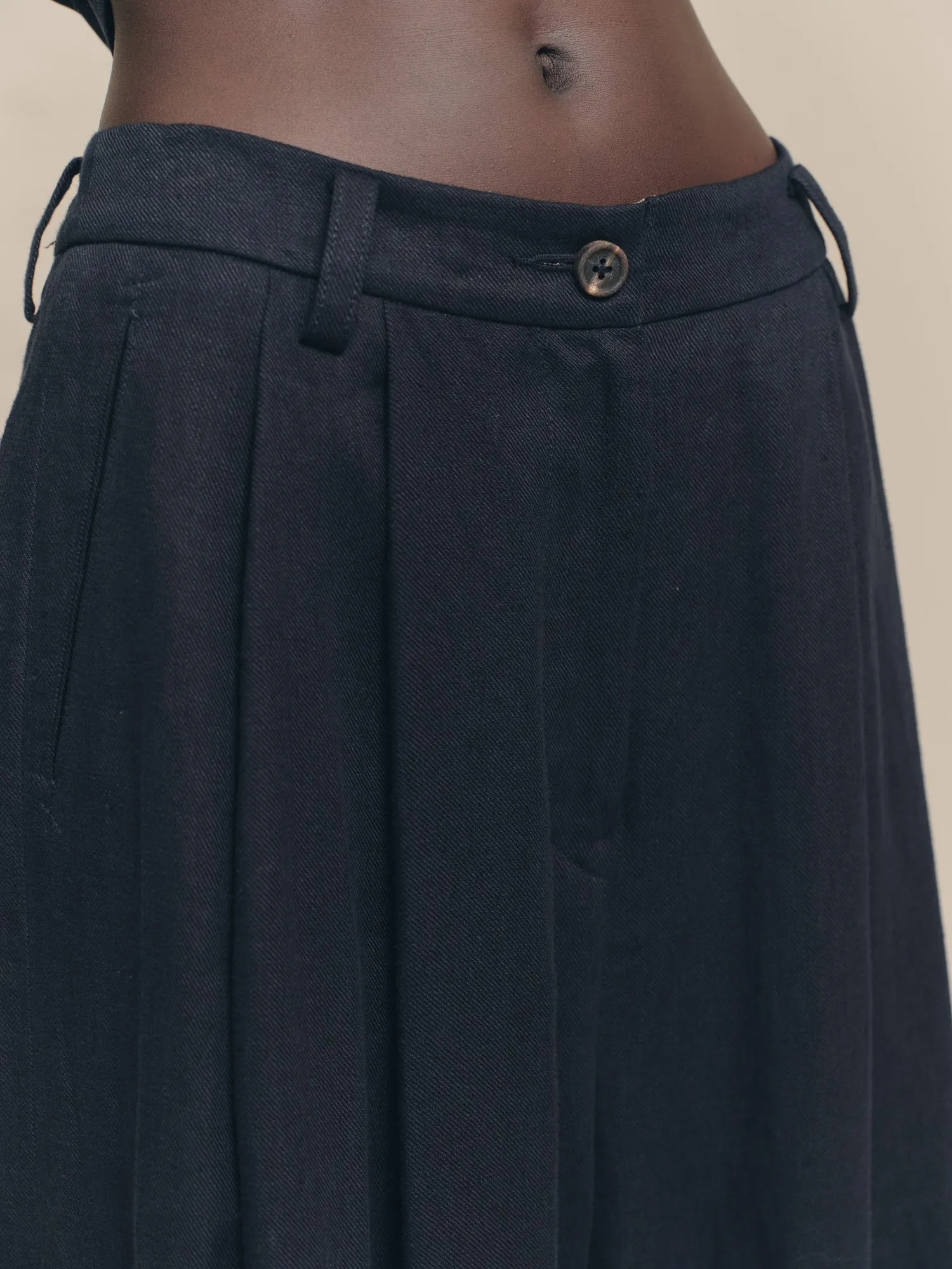 FRONT PLEATED CROPPED TROUSERS sold by ziggy chen product image thumbnail 3