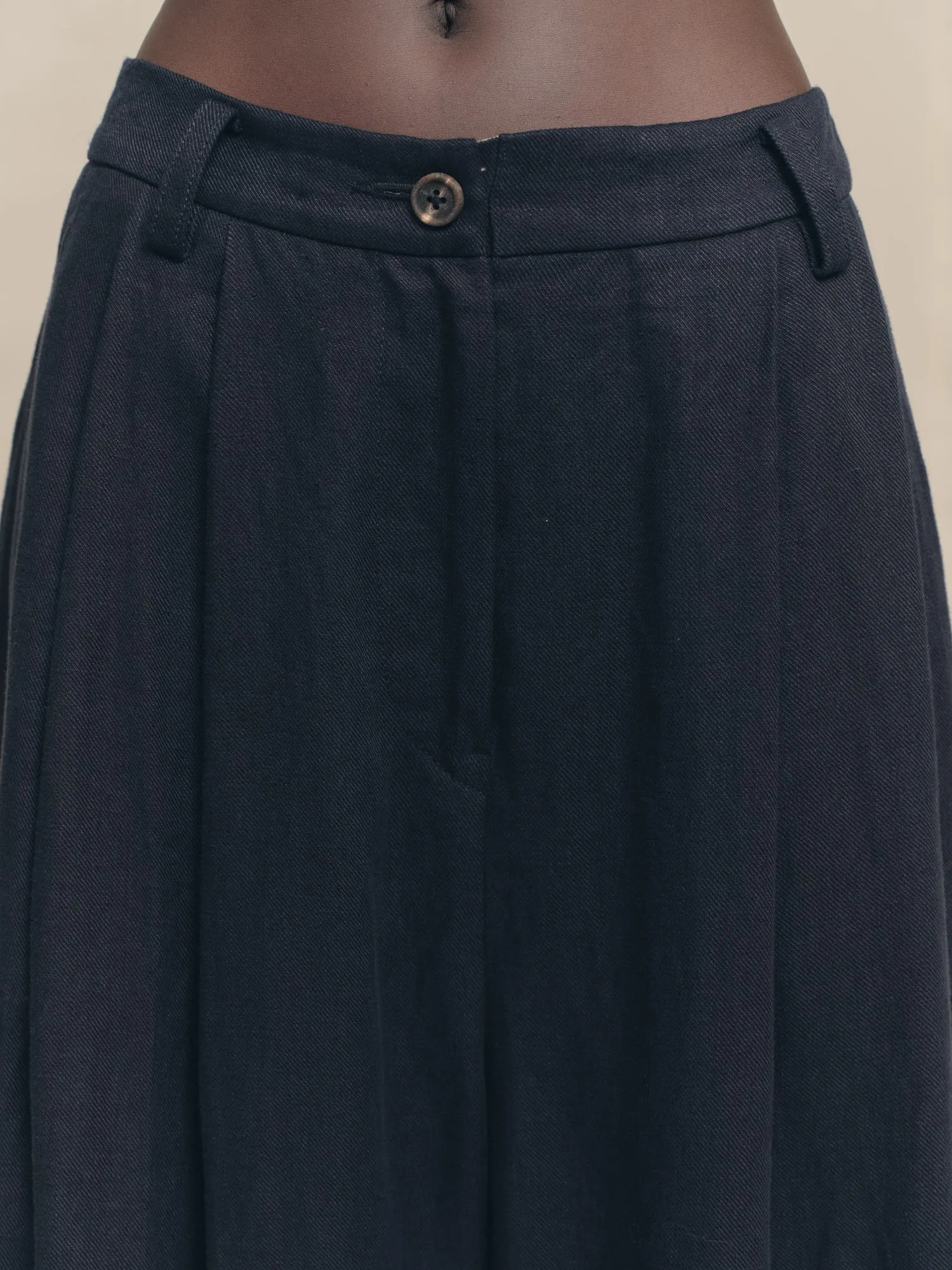 FRONT PLEATED CROPPED TROUSERS sold by ziggy chen product image thumbnail 4