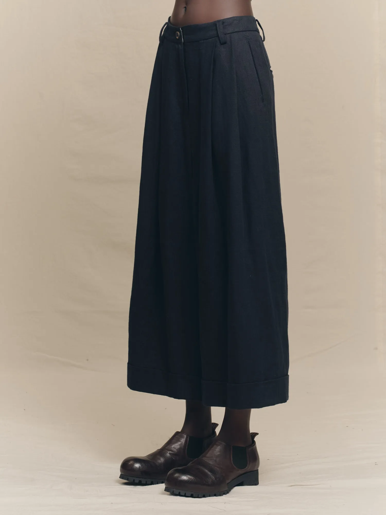 FRONT PLEATED CROPPED TROUSERS sold by ziggy chen product image thumbnail 2