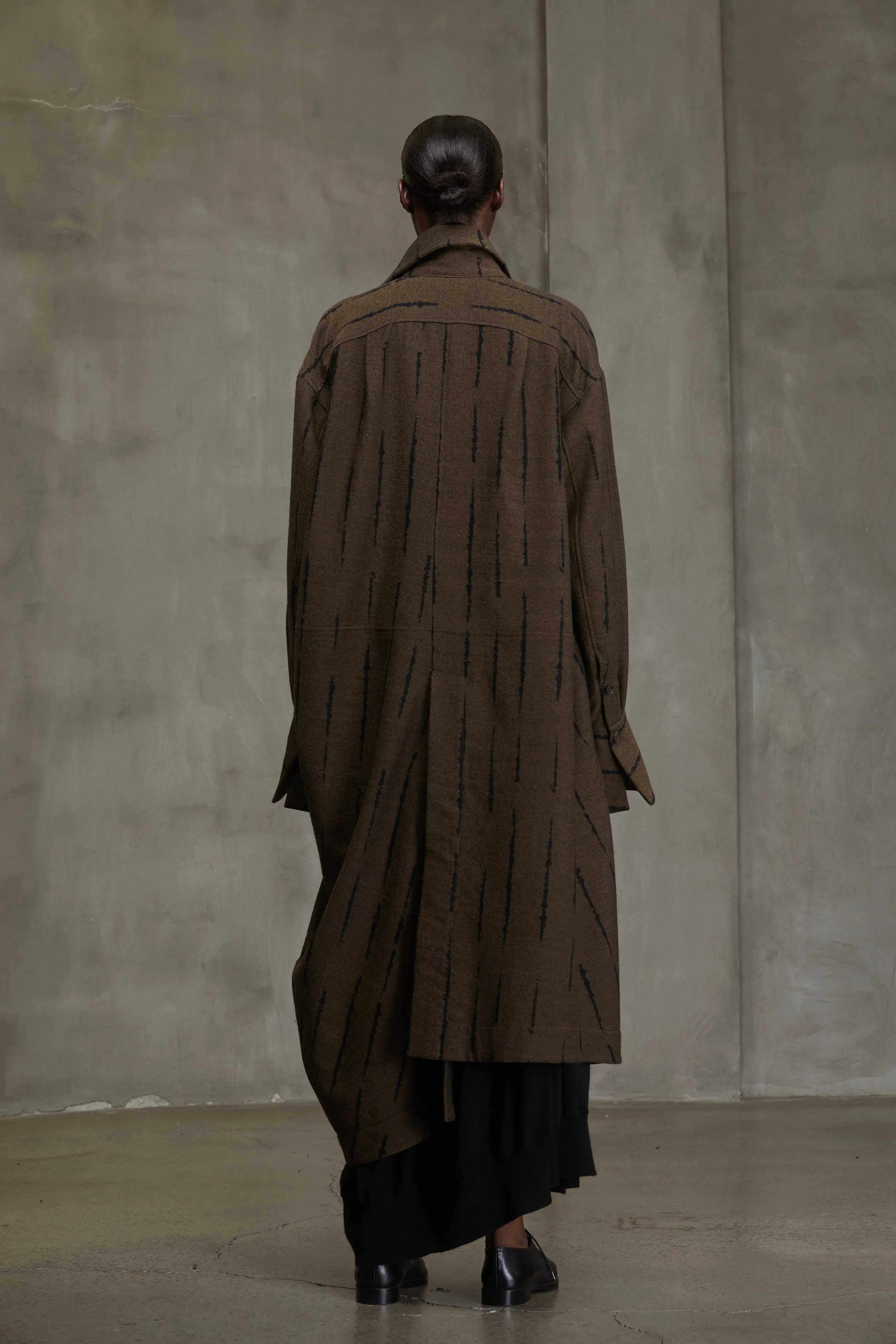 HIGH COLLAR ASYMMETRIC LONG SHIRT sold by ziggy chen product image thumbnail 4