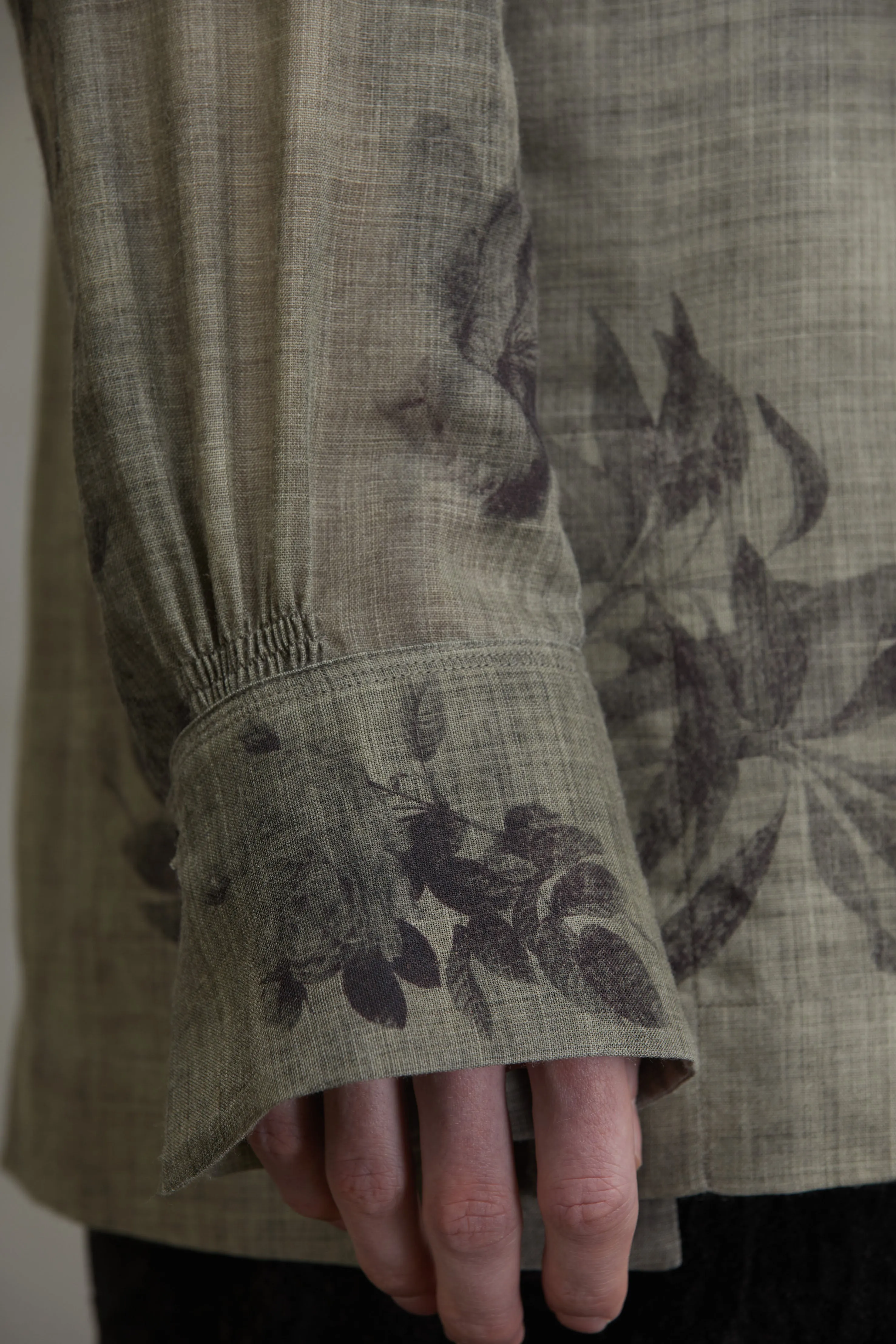 ASYMMETRIC HIGH COLLAR SHIRT sold by ziggy chen product image thumbnail 5