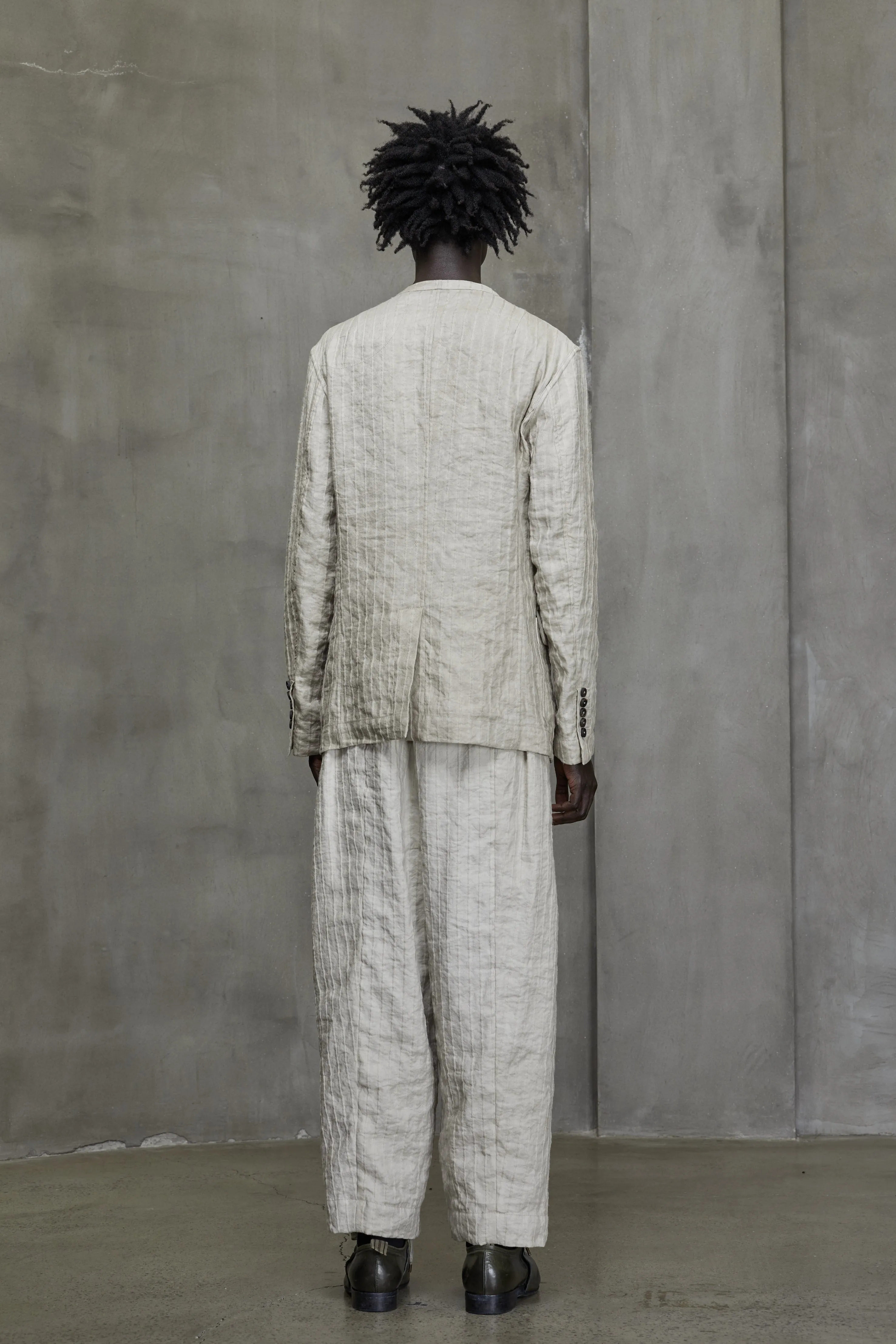 NOTCH COLLAR FITTED BLAZER sold by ziggy chen product image thumbnail 4