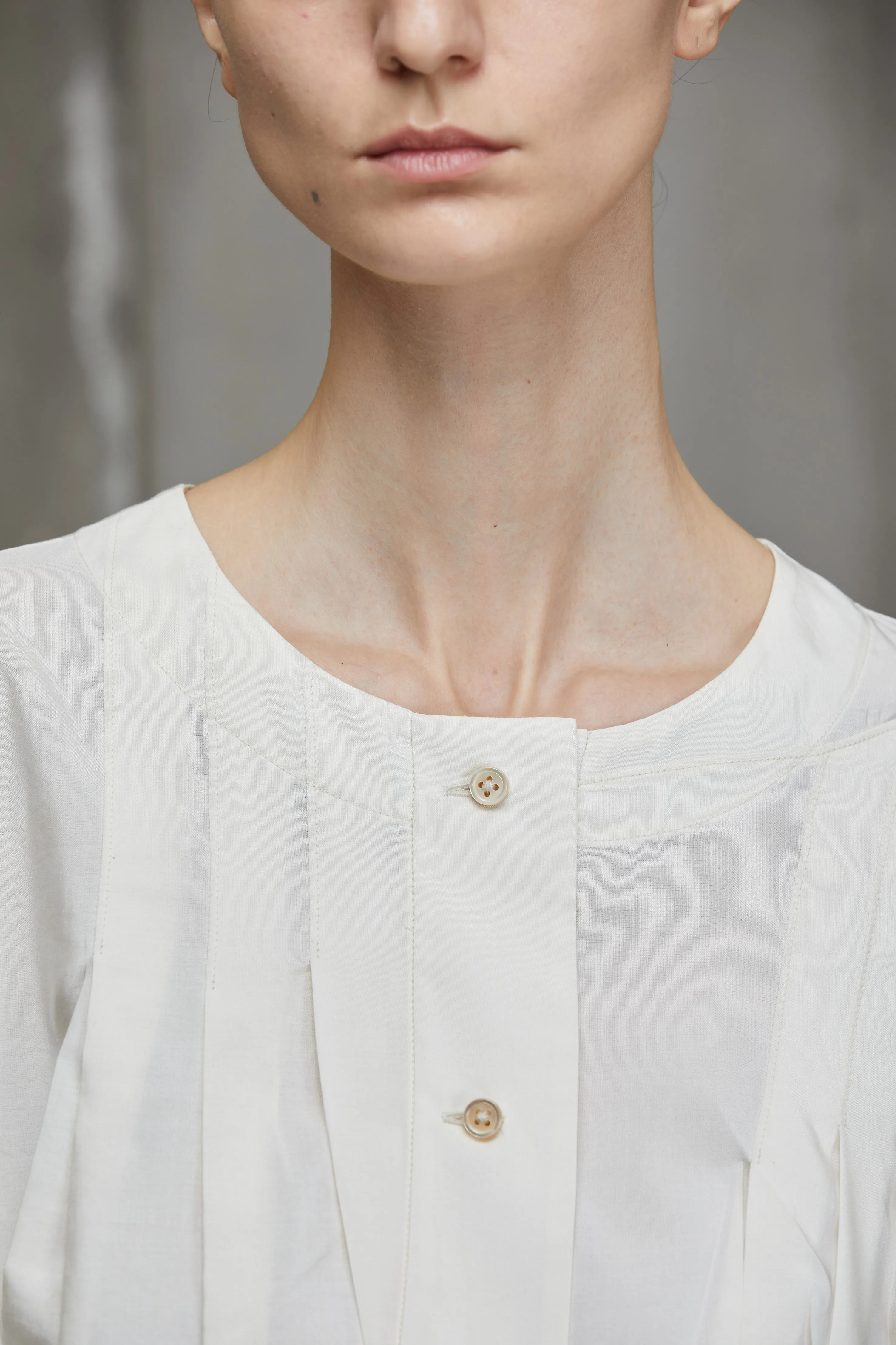 ASYMMETRIC ERRATIC FOLD SHIRT sold by ziggy chen product image thumbnail 5