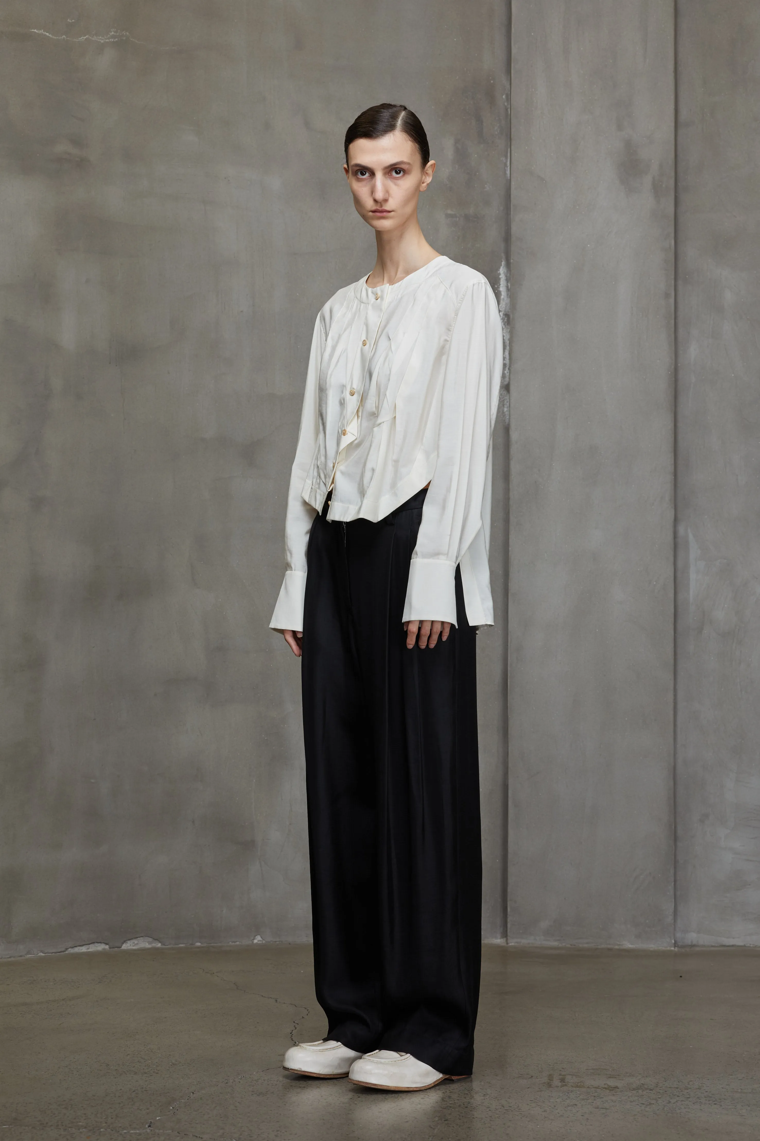 ASYMMETRIC ERRATIC FOLD SHIRT sold by ziggy chen product image thumbnail 2