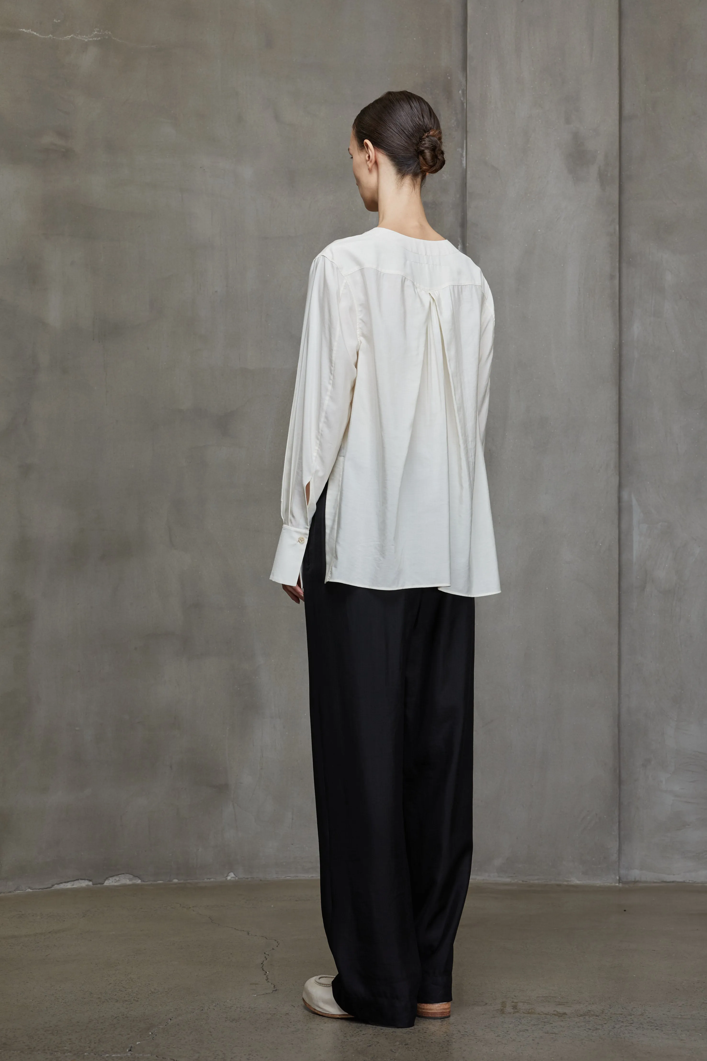 ASYMMETRIC ERRATIC FOLD SHIRT sold by ziggy chen product image thumbnail 3