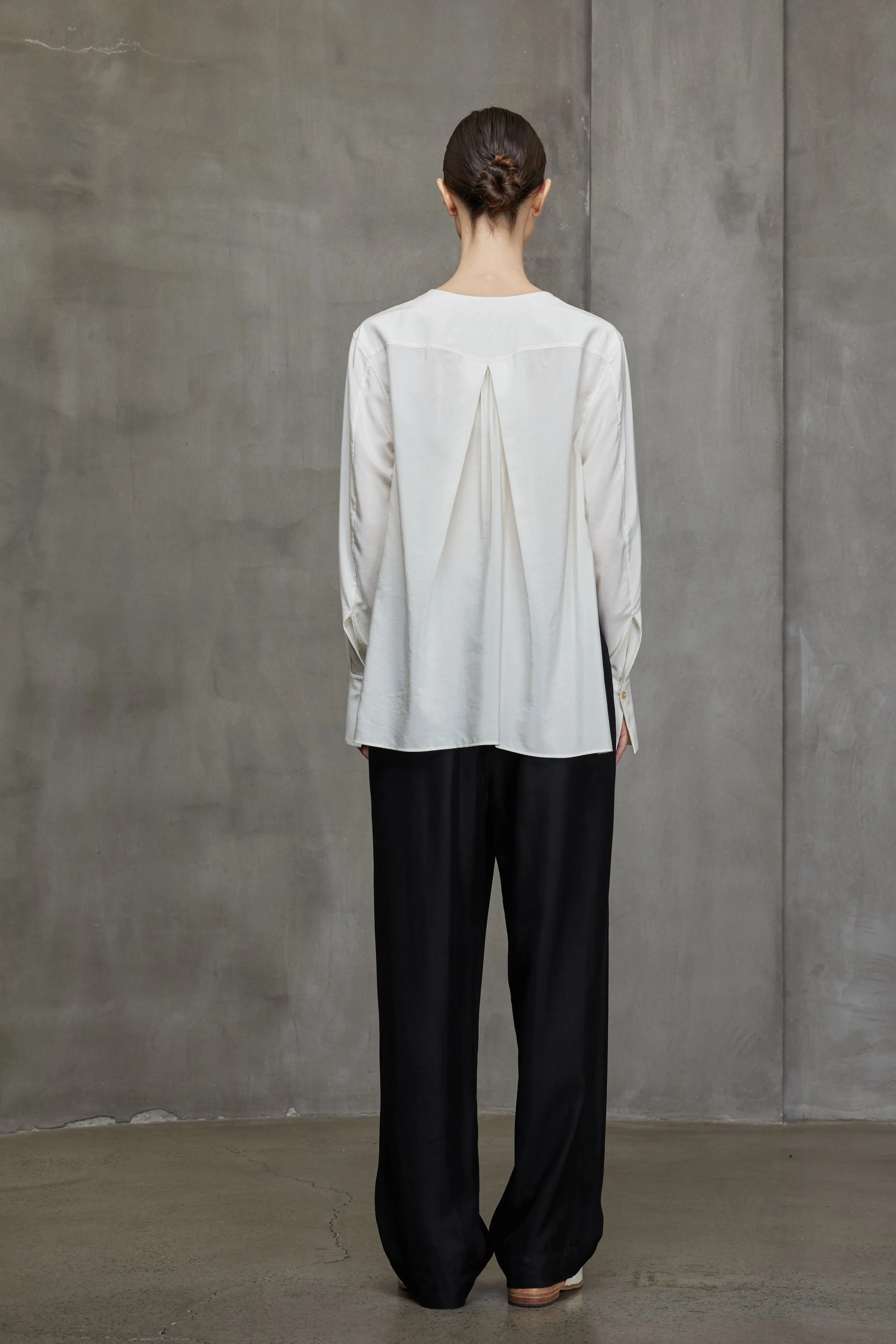 ASYMMETRIC ERRATIC FOLD SHIRT sold by ziggy chen product image thumbnail 4