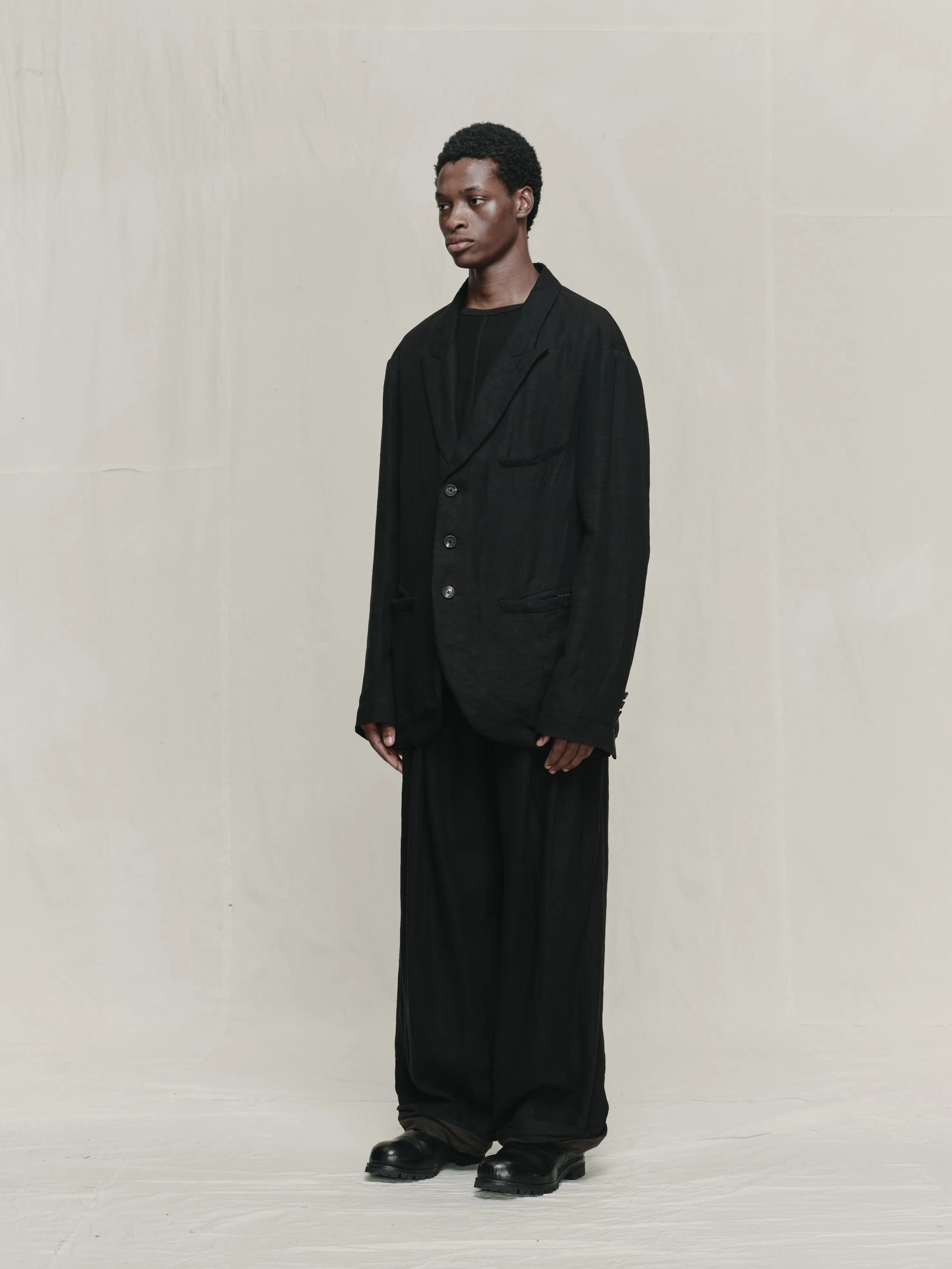 CLASSIC THREE BUTTON BLAZER sold by ziggy chen product image thumbnail 2