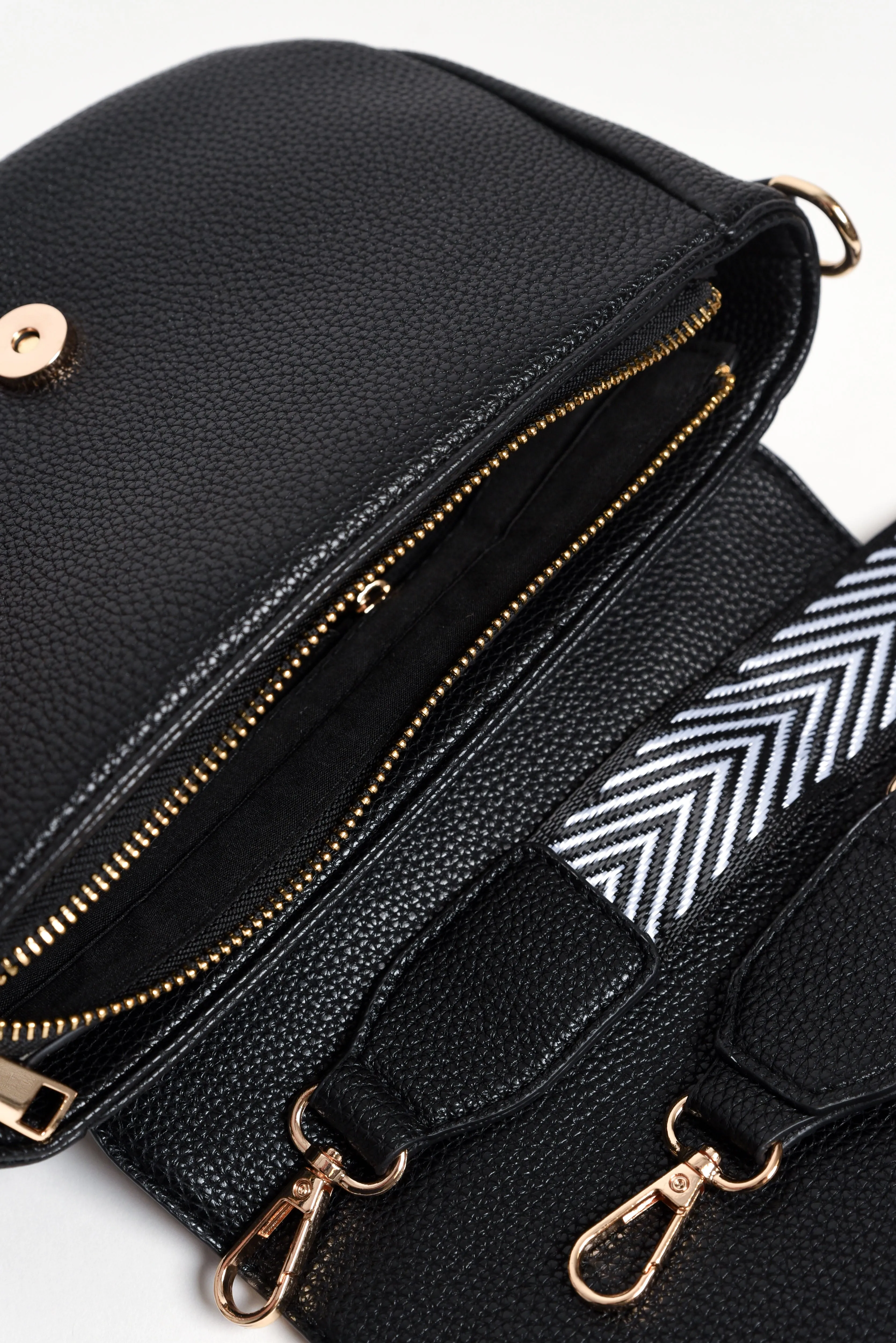 Alle Black Saddle Crossbody Bag sold by Blue Bungalow product image thumbnail 2