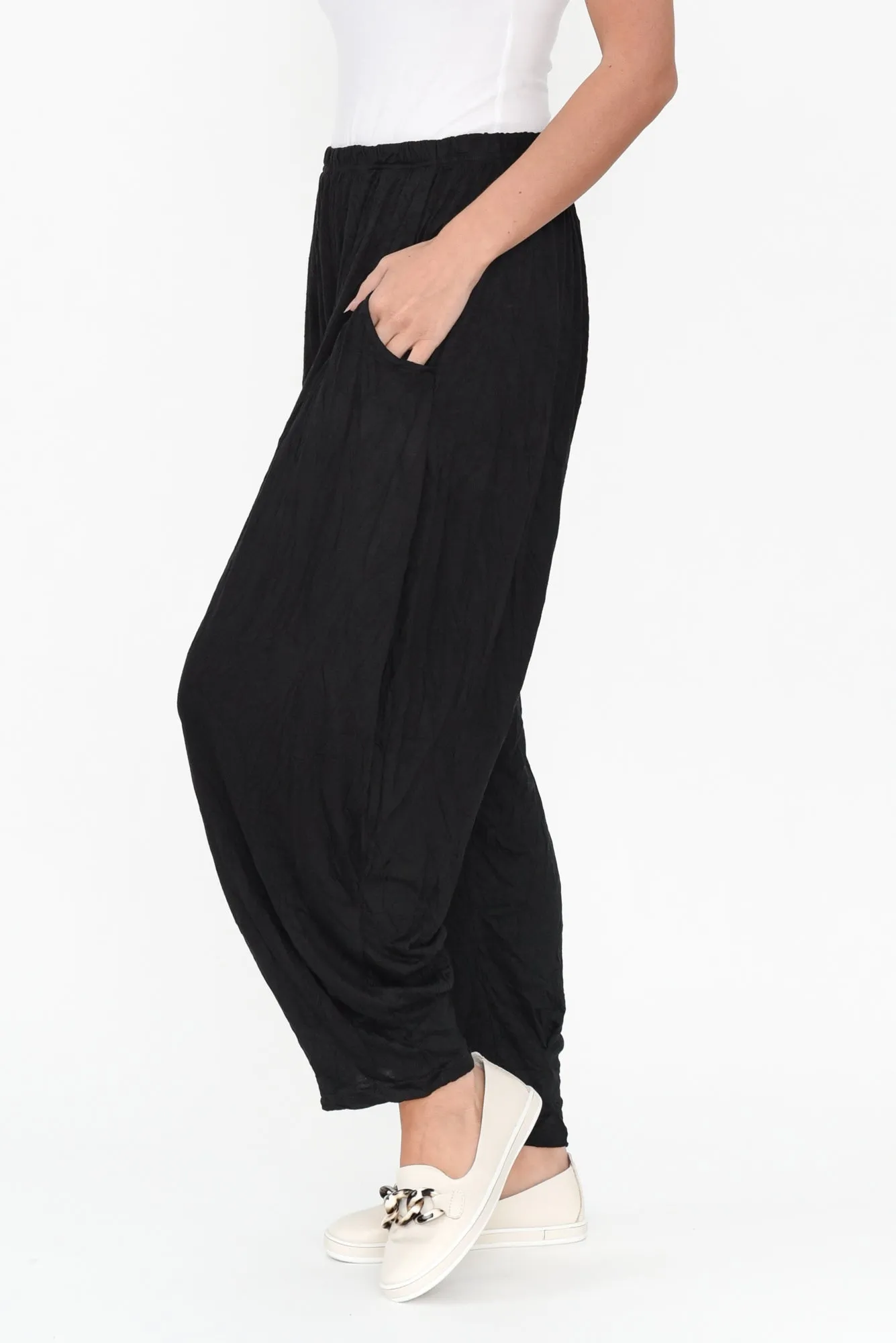 Rylee Black Crinkle Cotton Pants sold by Blue Bungalow product image thumbnail 4