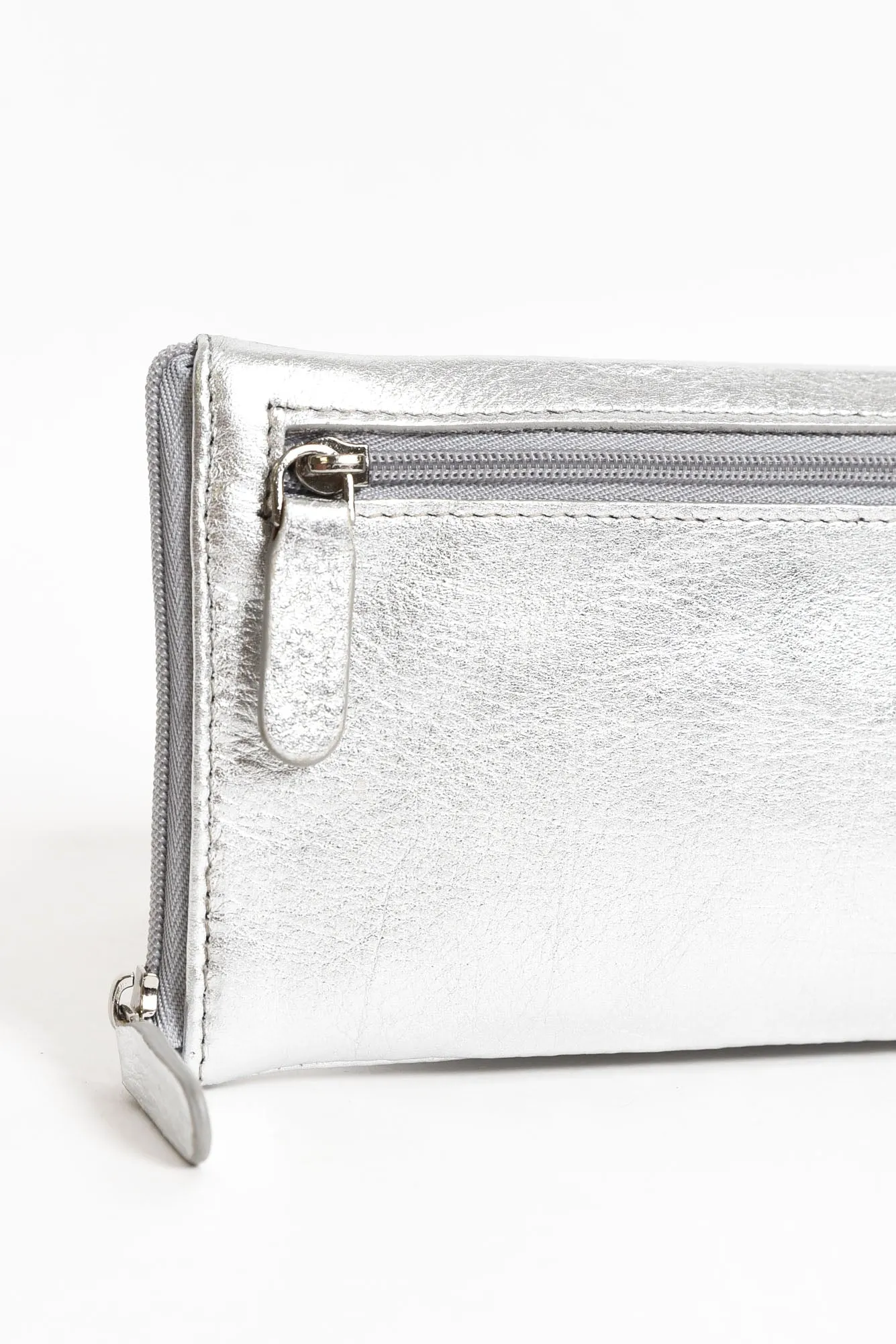 Dublin Silver Metallic Glasses Case sold by Blue Bungalow product image thumbnail 3