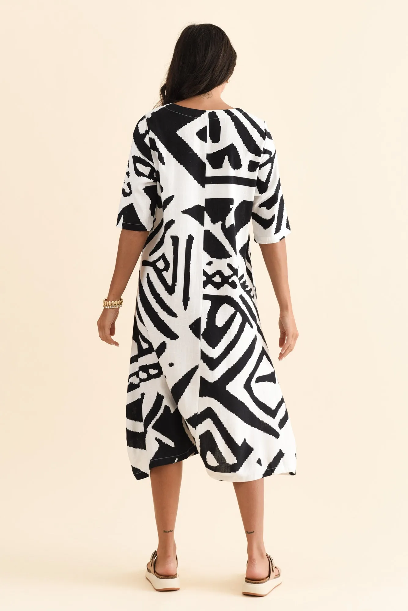 Hailee Black Abstract Linen Cotton Dress sold by Blue Bungalow product image thumbnail 4