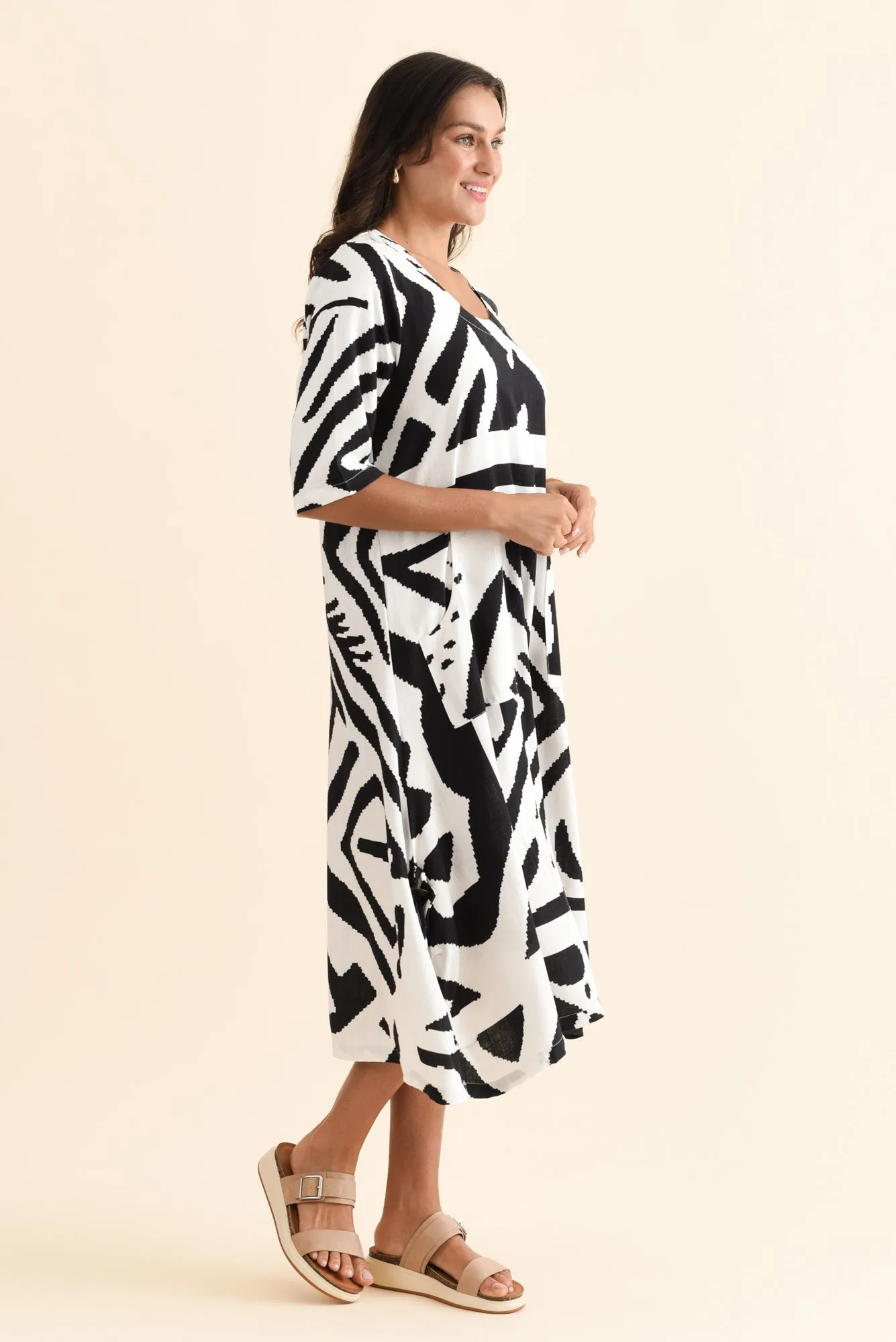 Hailee Black Abstract Linen Cotton Dress sold by Blue Bungalow product image thumbnail 3