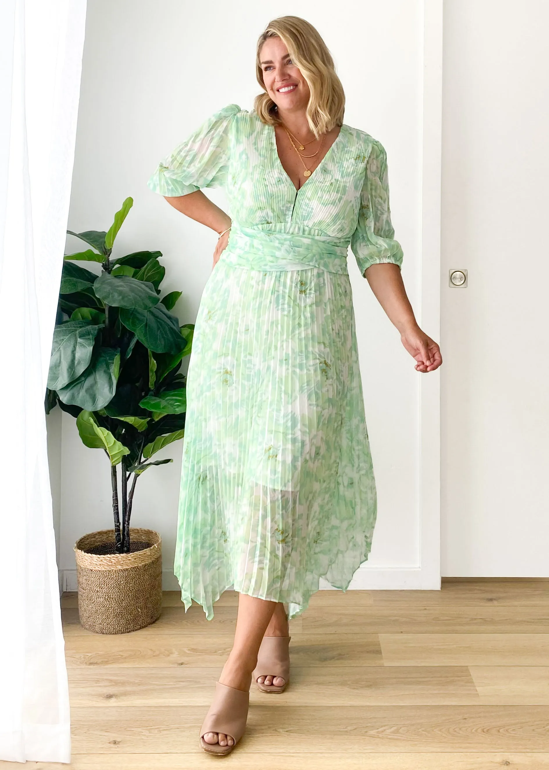 Twinker Midi Dress - Mint Floral sold by Gingham & Heels product image thumbnail 2