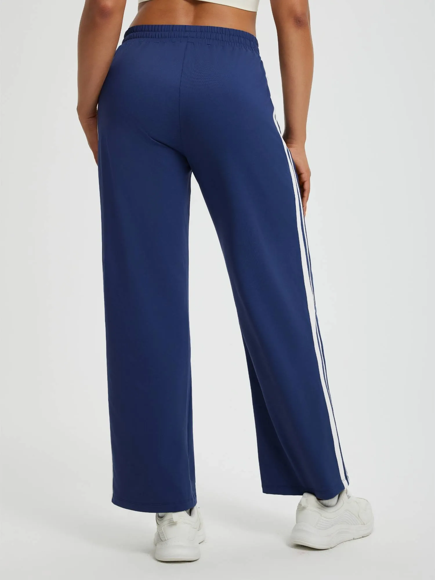 Women’s Running Side-Panel Contrast Fleece Straight-Leg Pants sold by Baleaf product image thumbnail 3