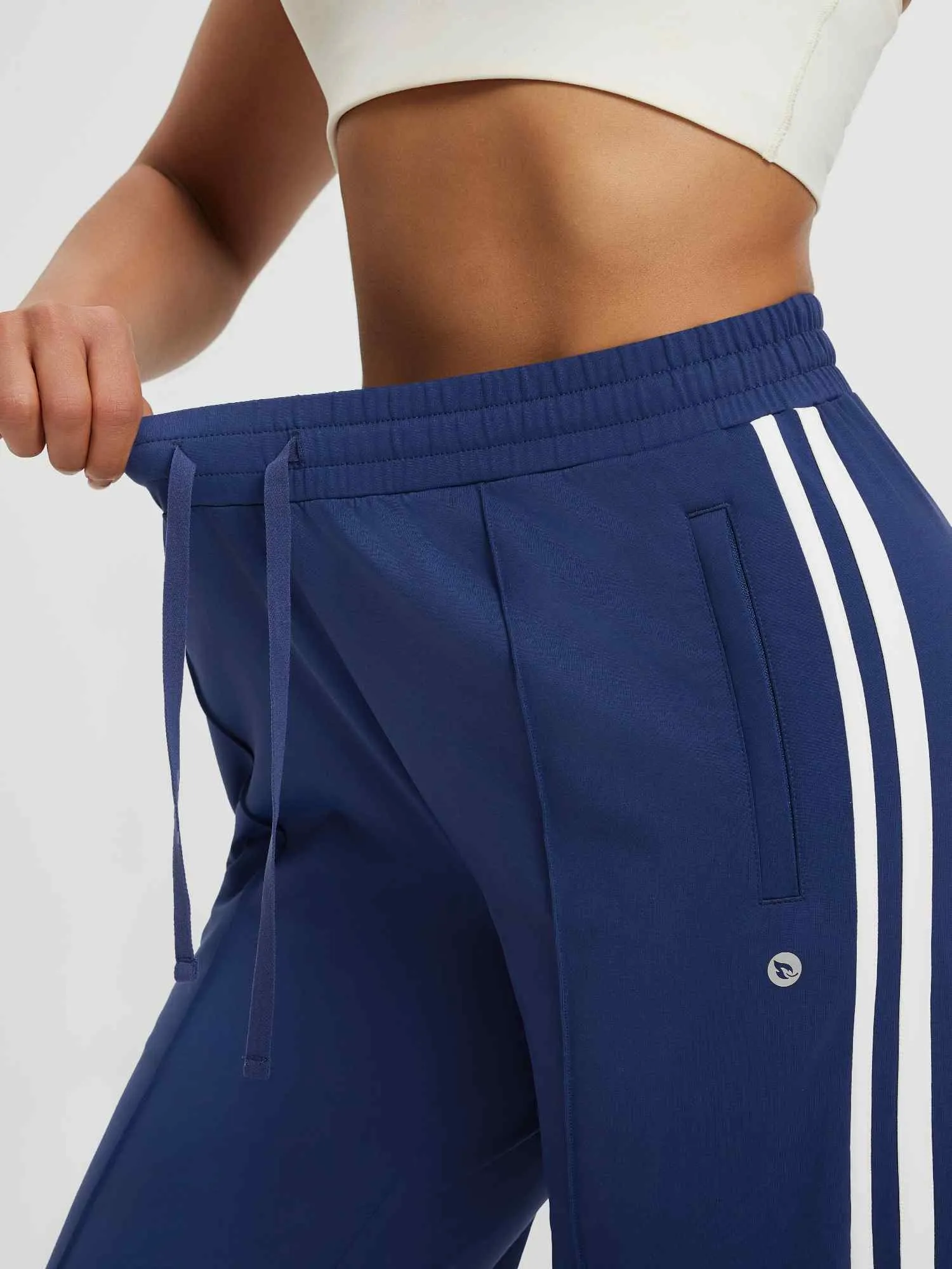 Women’s Running Side-Panel Contrast Fleece Straight-Leg Pants sold by Baleaf product image thumbnail 4