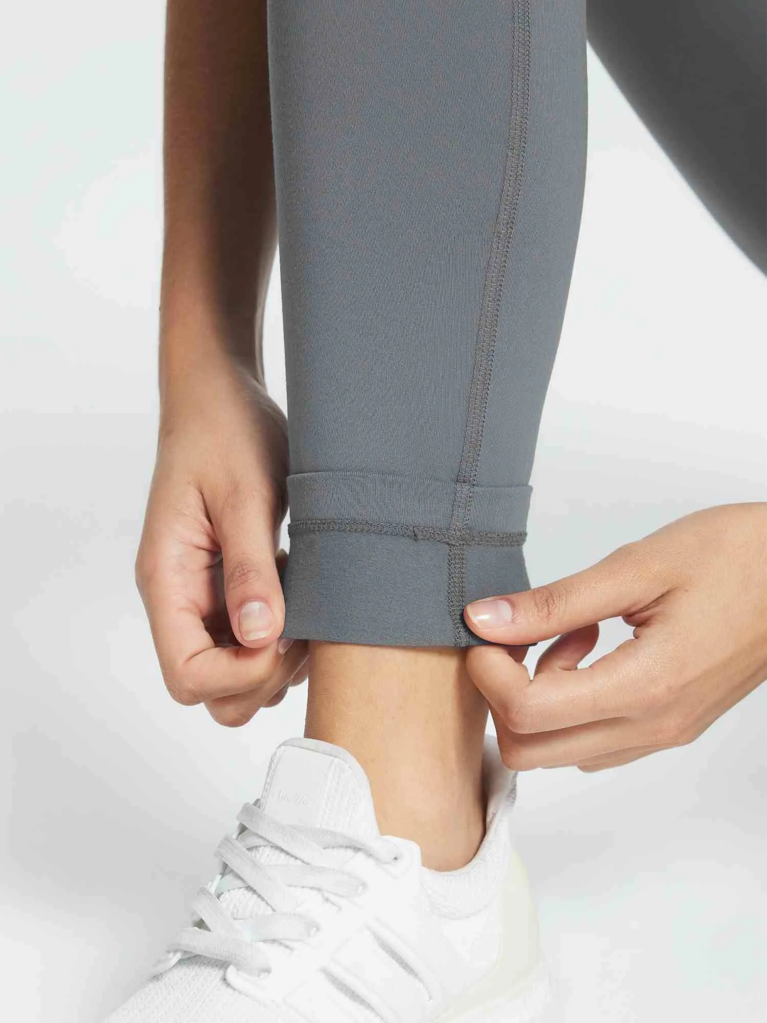 Water-Resistant 3/4 Thermal Ski Leggings sold by Baleaf product image thumbnail 5