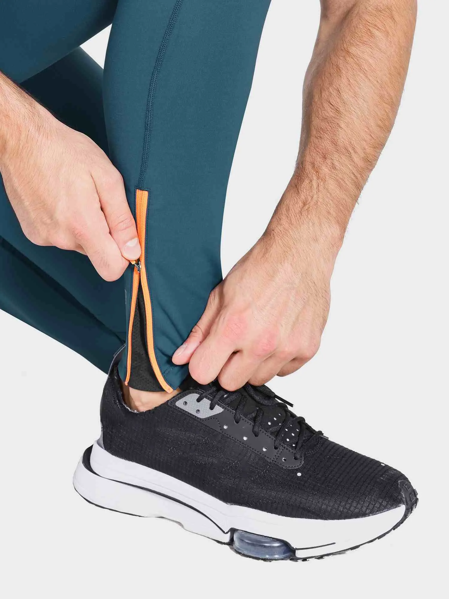 Men's Fleece-Lined Water-Resistant Running Tights sold by Baleaf product image thumbnail 2