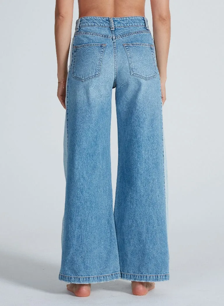 Barcelona sold by ASKK NY product image thumbnail 3