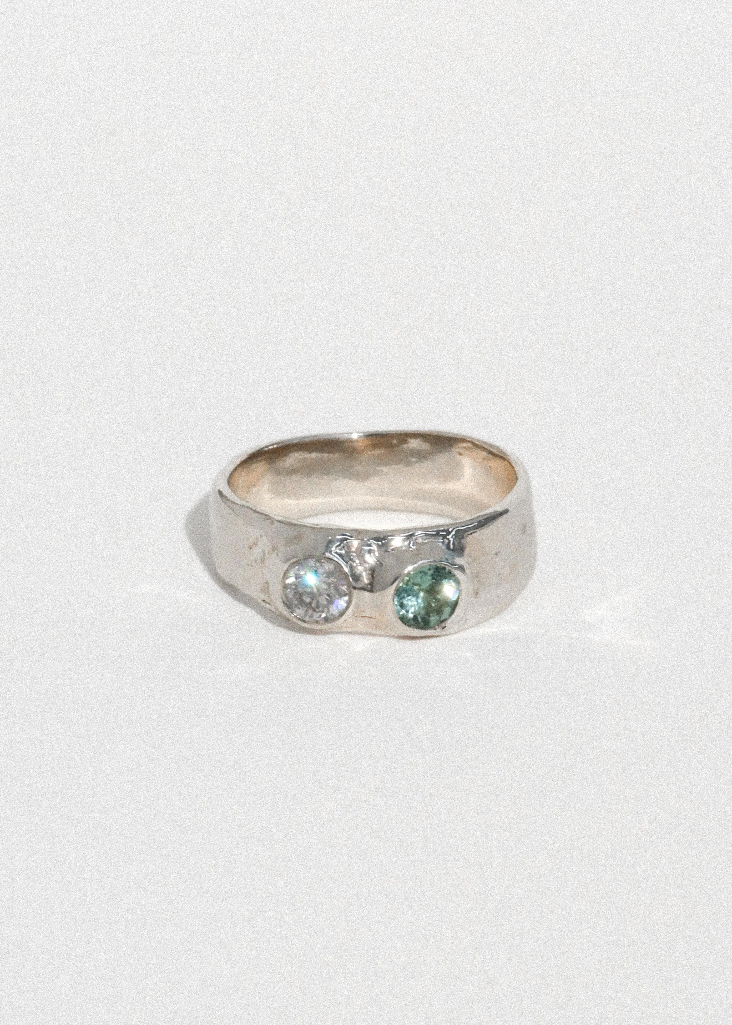 Felt Ring Divine in White Gold - Diamond & Mint Green Tourmaline sold by Mondo Mondo