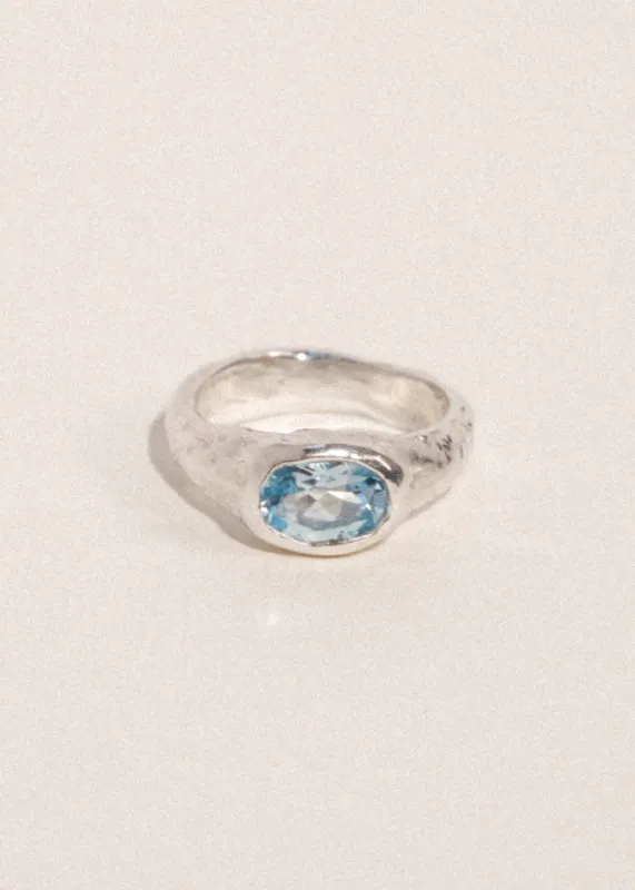 Summer Ring in Sterling Silver - Blue Topaz made by Mondo Mondo