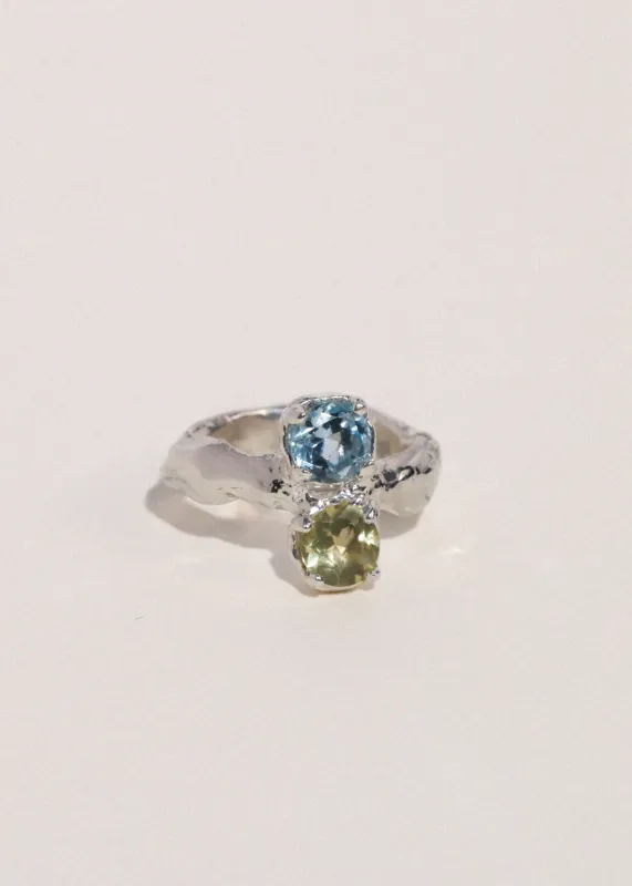 Kiss Ring in Sterling Silver made by Mondo Mondo