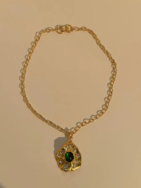Archive Oyster Necklace in Gold - Green made by Mondo Mondo