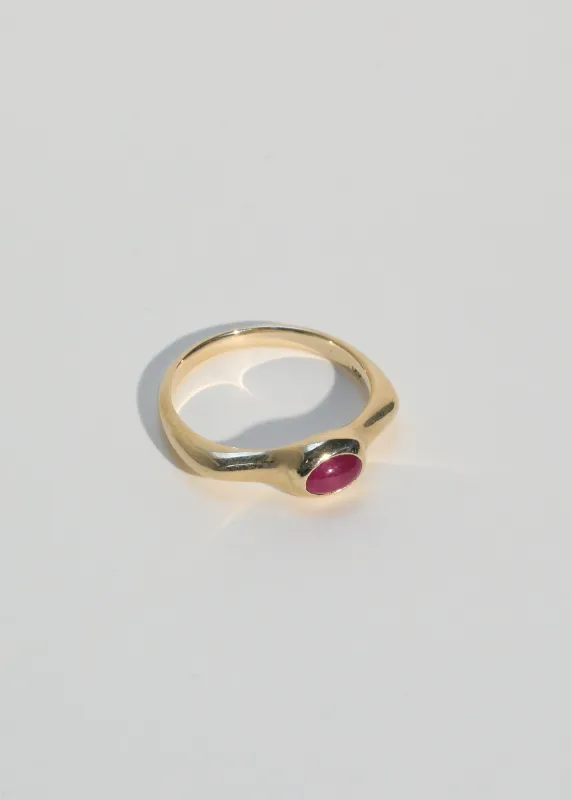 Archive Cecil Ring in Gold - Ruby made by Mondo Mondo