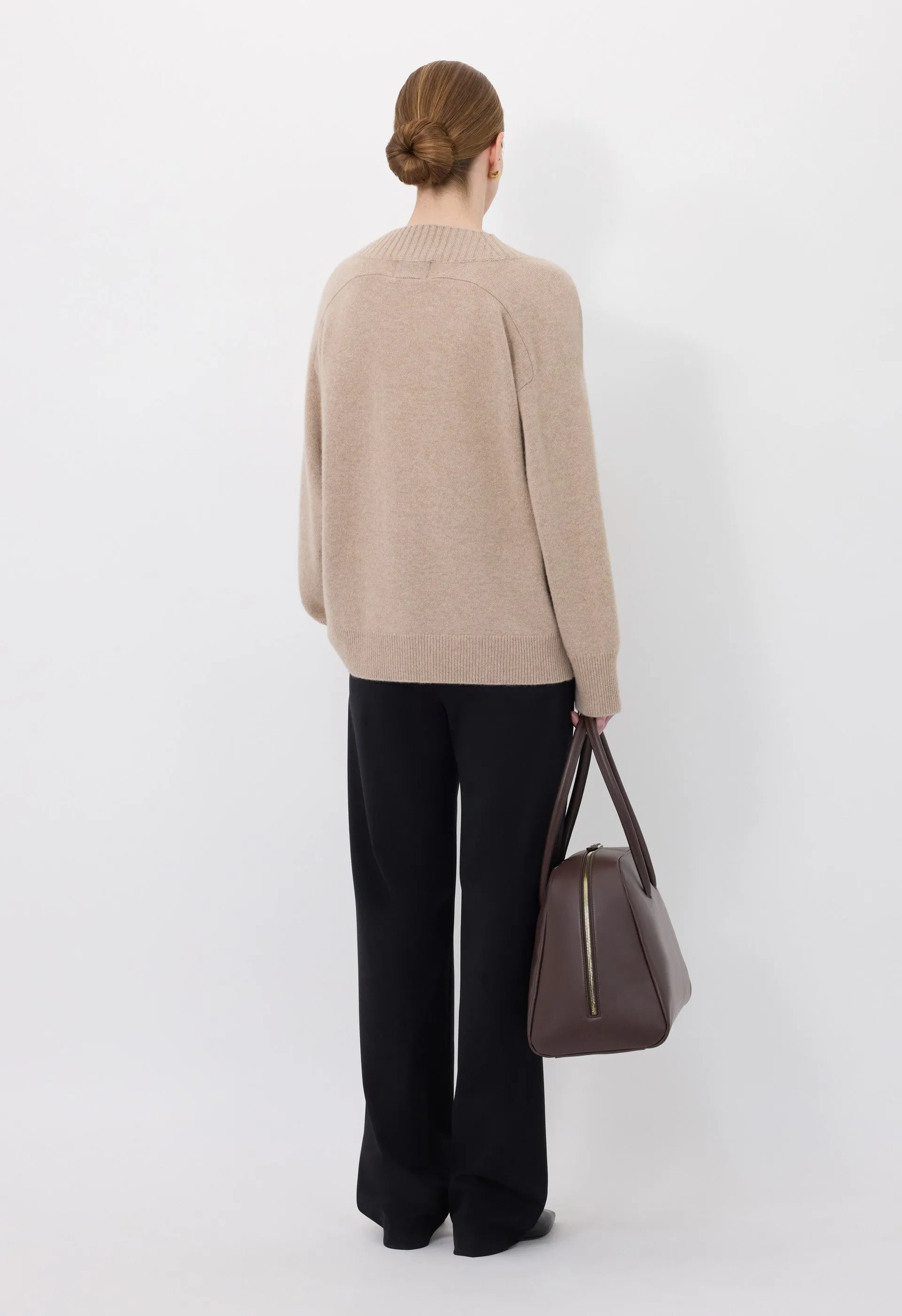 SAGE LDS V neck cashmere sweater sold by Loulou De Saison product image thumbnail 4