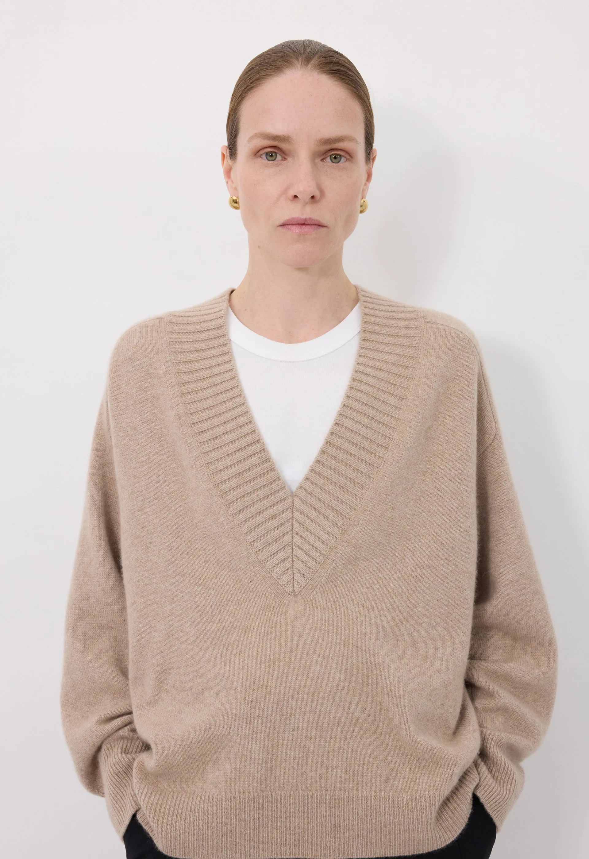 SAGE LDS V neck cashmere sweater sold by Loulou De Saison product image thumbnail 5