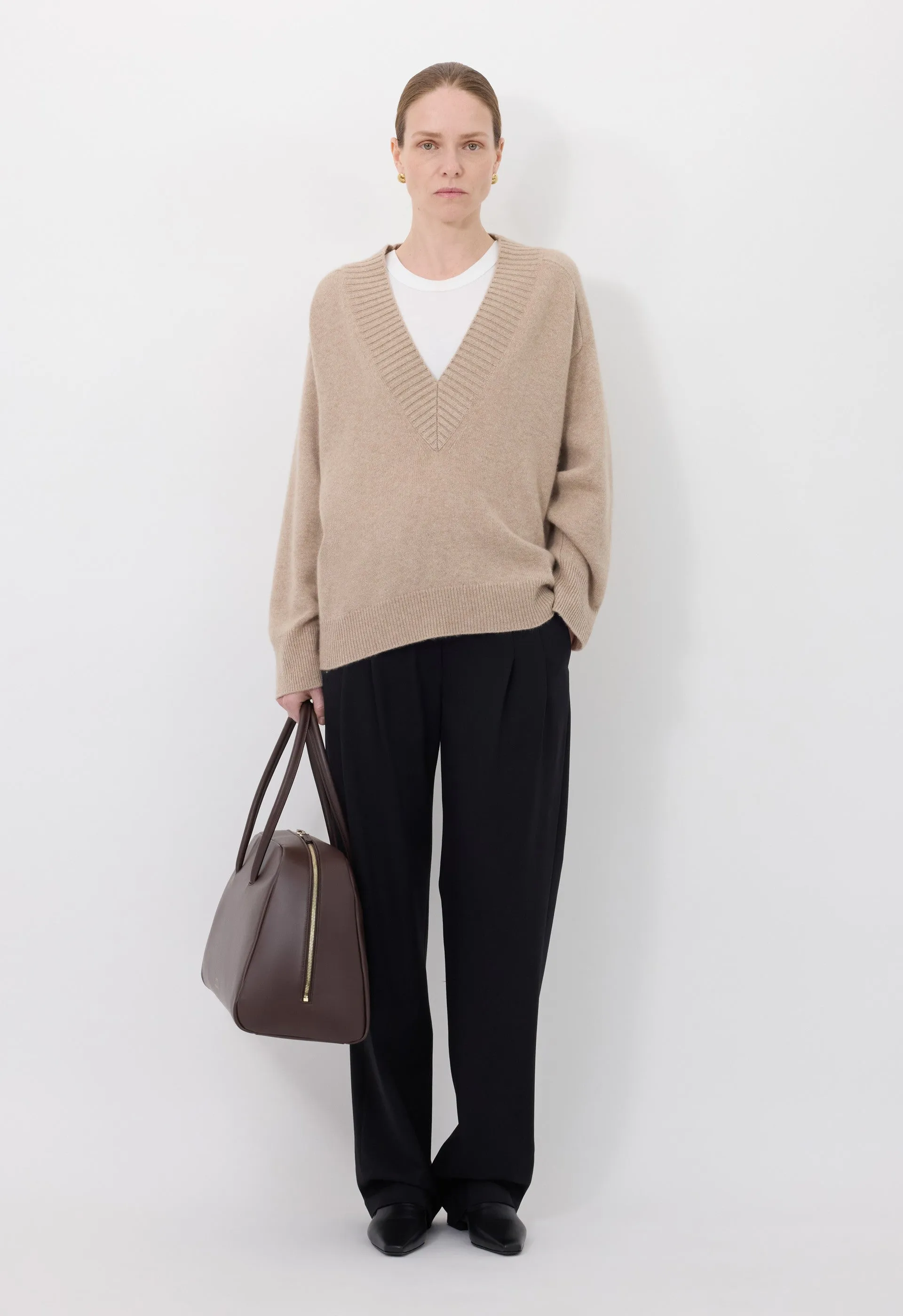 SAGE LDS V neck cashmere sweater sold by Loulou De Saison product image thumbnail 3