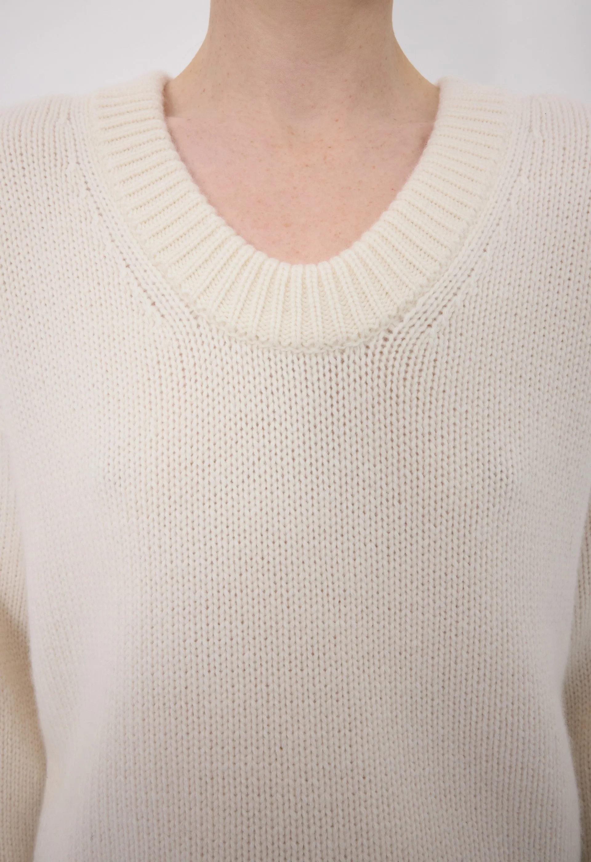 DERRY Plunging U neck sweater sold by Loulou De Saison product image thumbnail 5
