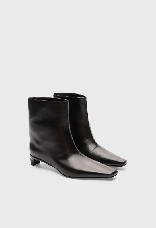 CELINE LDS Leather ankle boots made by Loulou De Saison