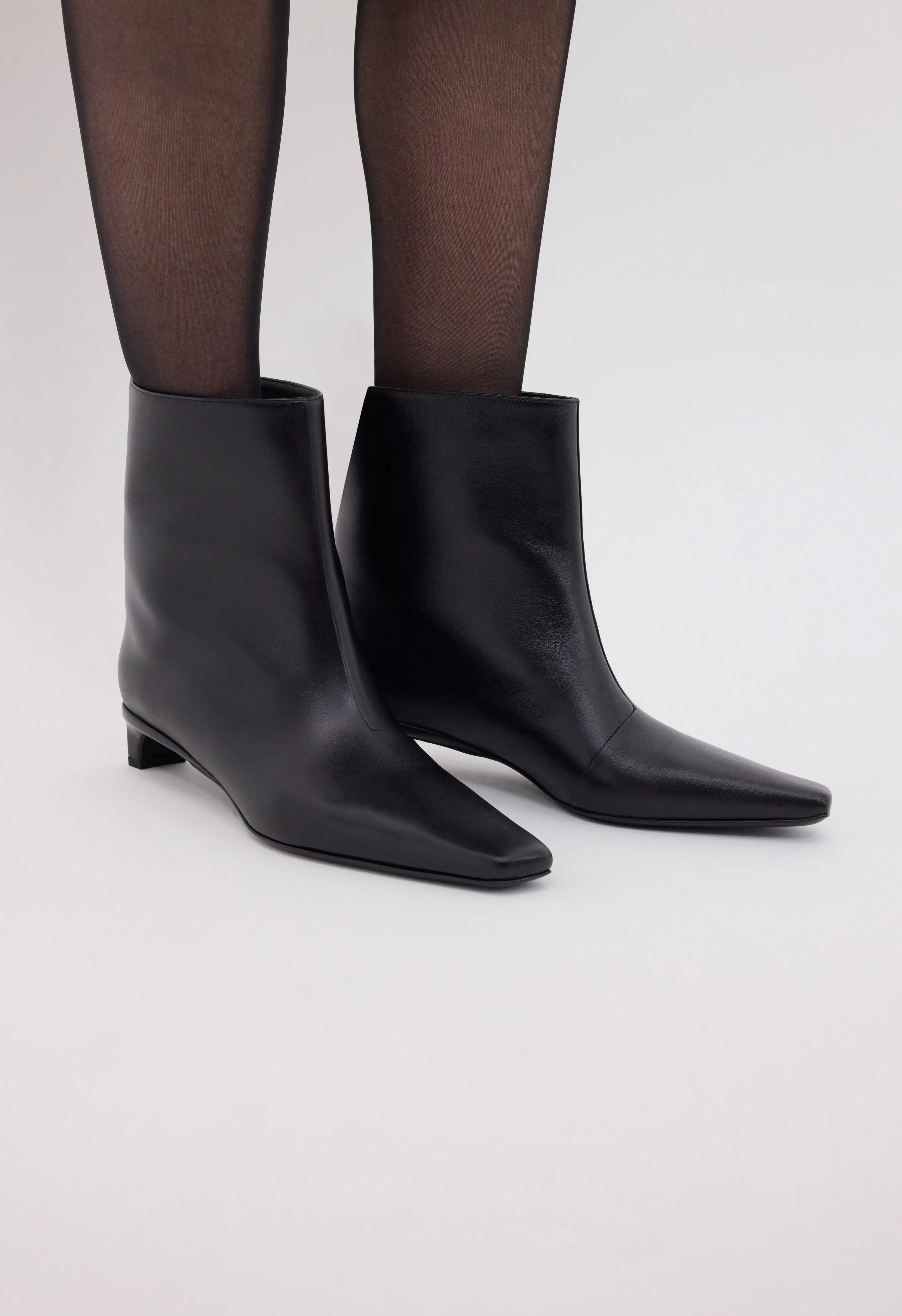 CELINE LDS Leather ankle boots sold by Loulou De Saison product image thumbnail 2