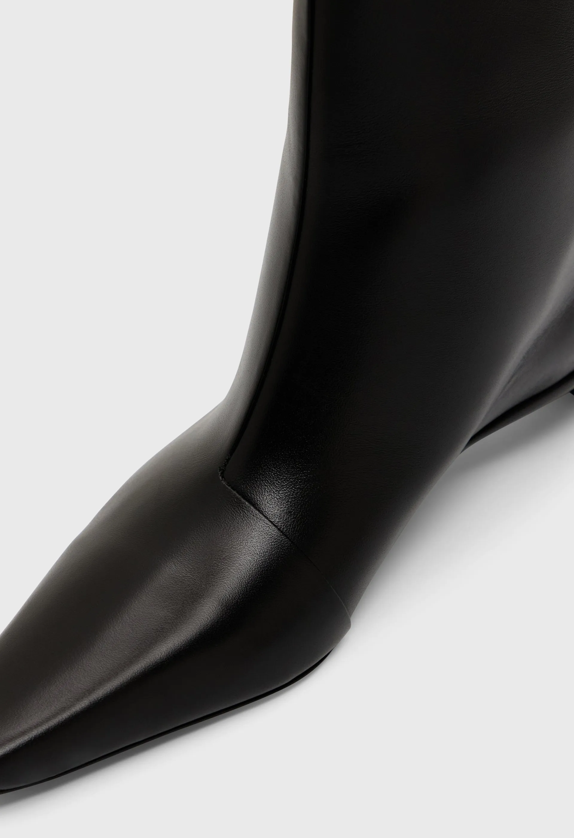 CELINE LDS Leather ankle boots sold by Loulou De Saison product image thumbnail 4