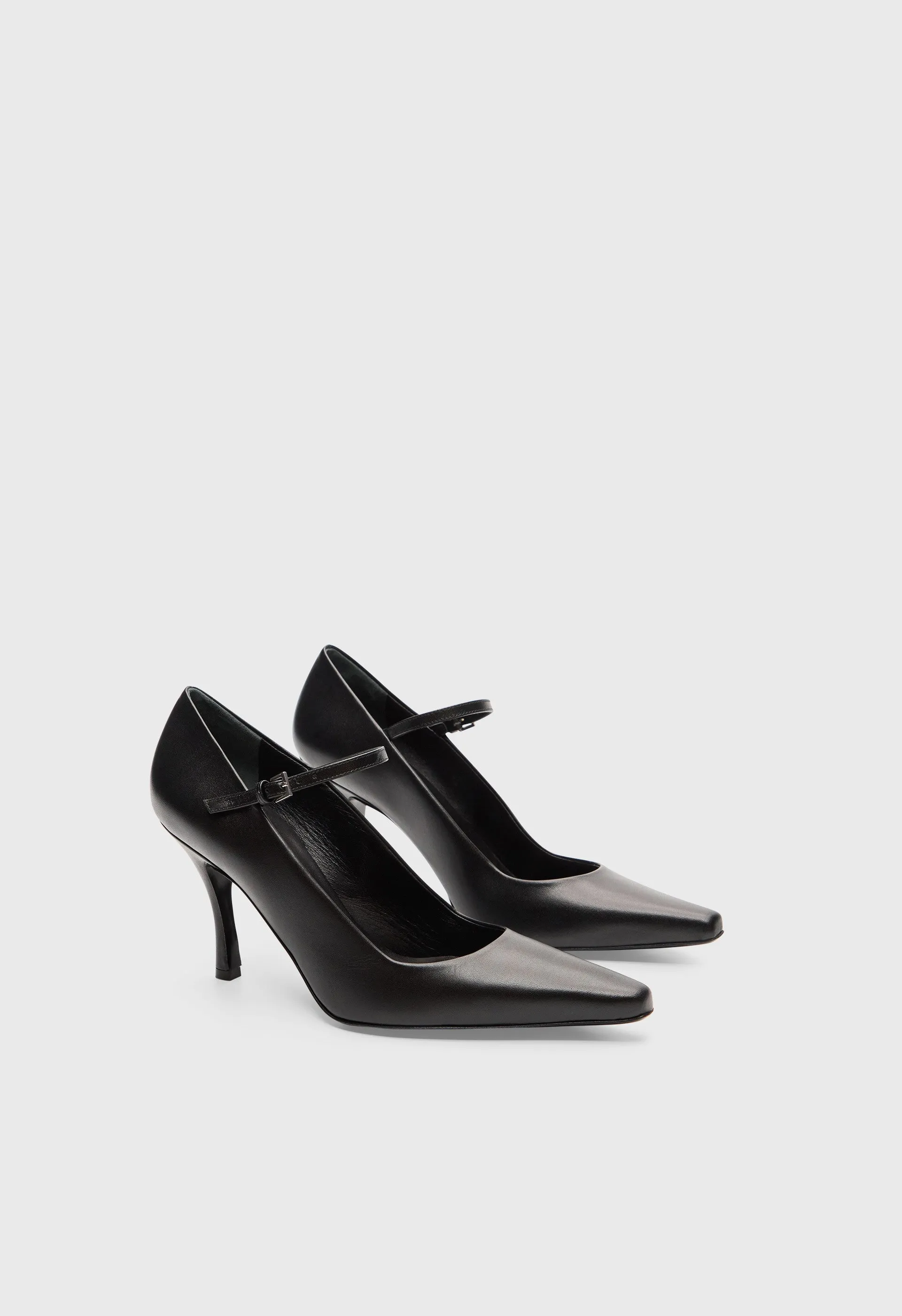 CAREY Leather pumps sold by Loulou De Saison