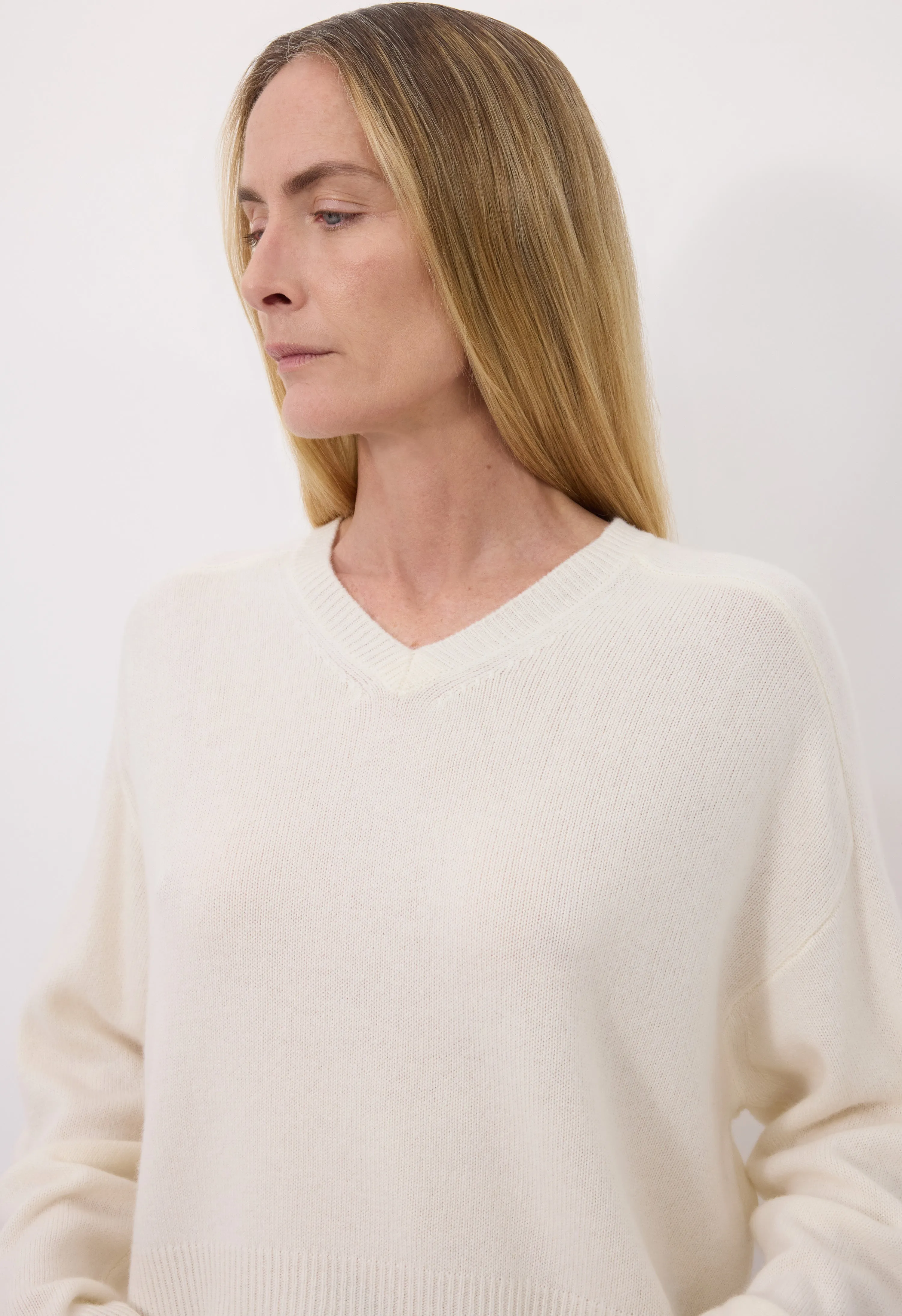 ANZOR LDS Cashmere V neck sweater sold by Loulou De Saison product image thumbnail 4