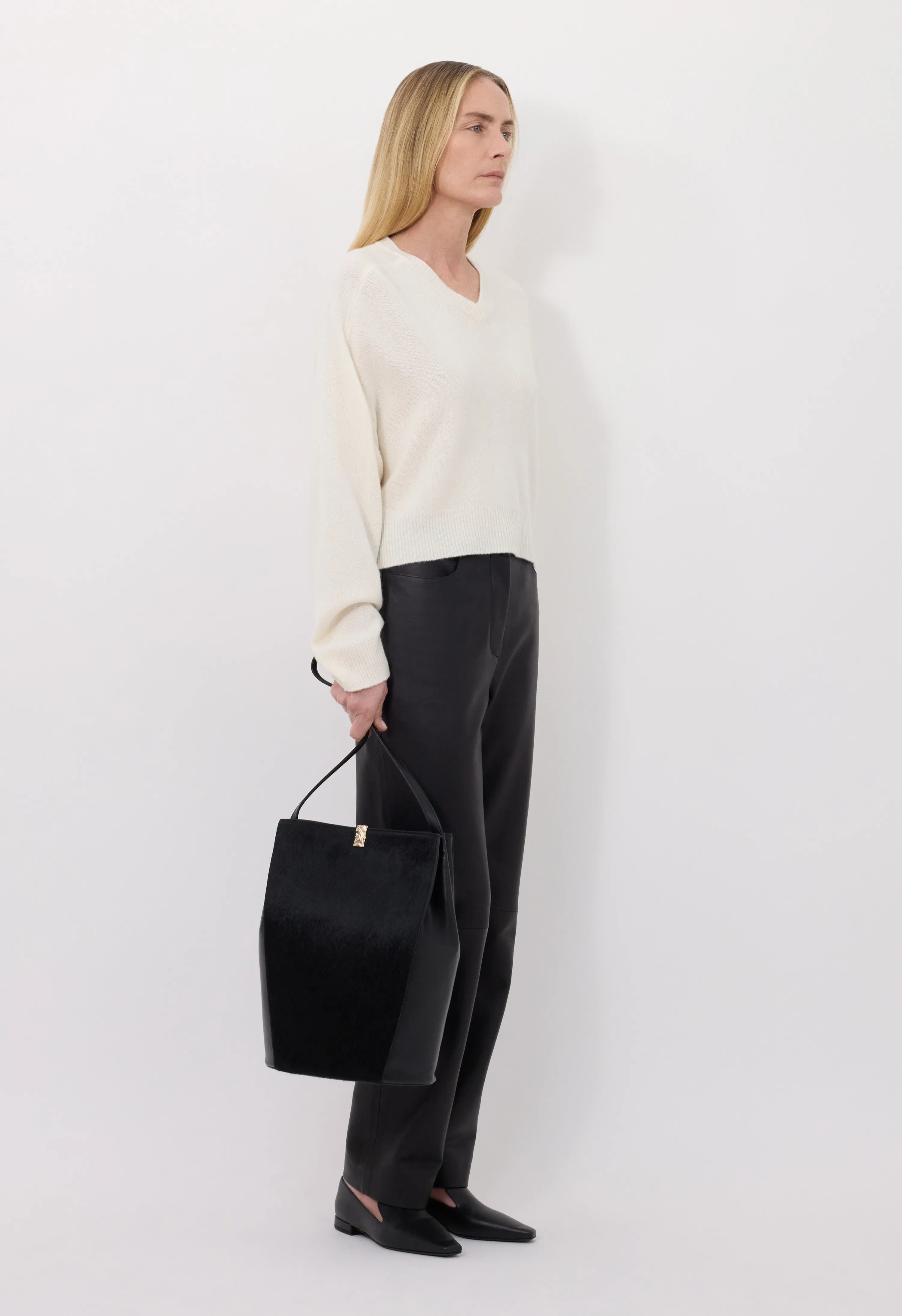 ANZOR LDS Cashmere V neck sweater sold by Loulou De Saison product image thumbnail 3