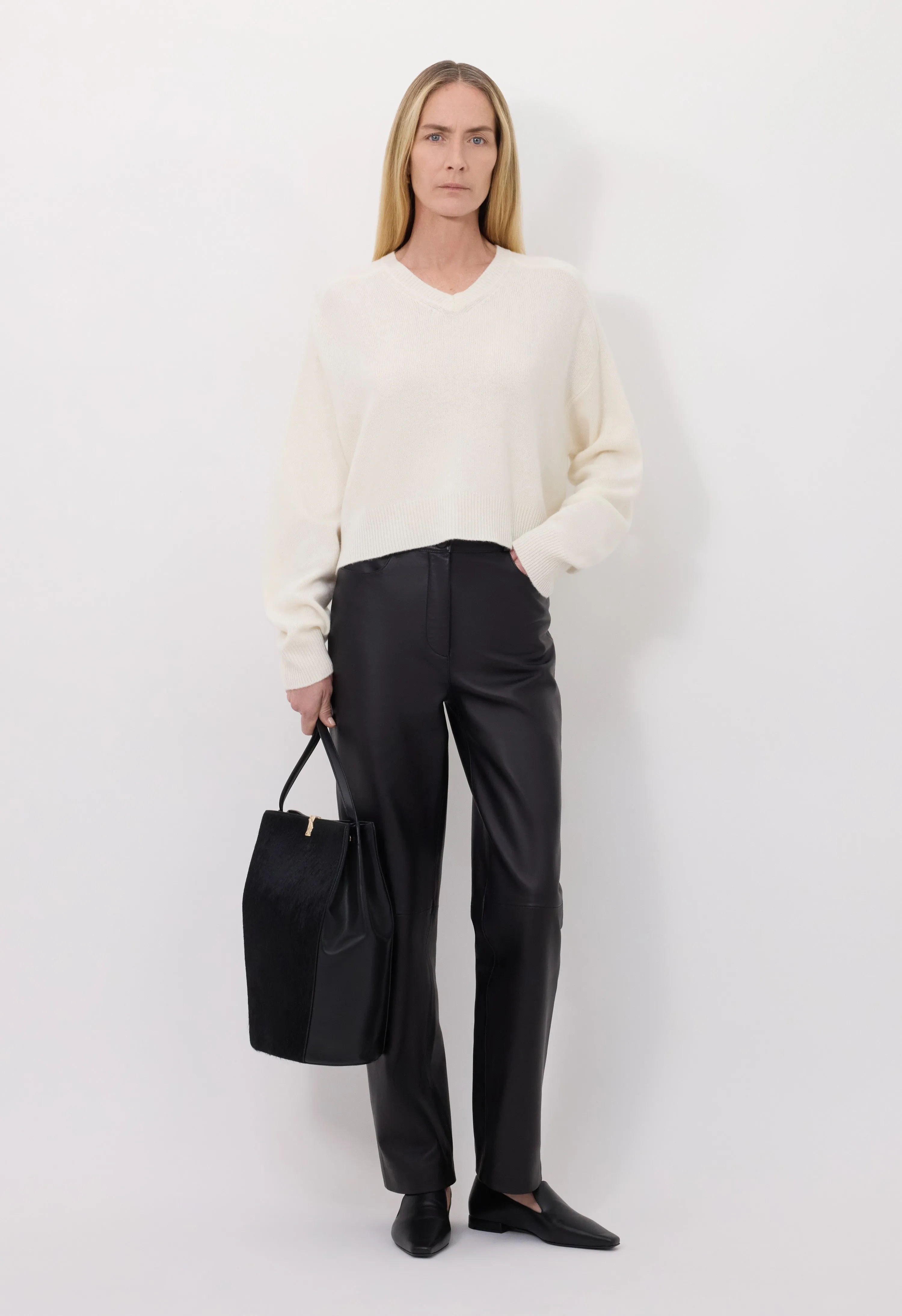 ANZOR LDS Cashmere V neck sweater sold by Loulou De Saison