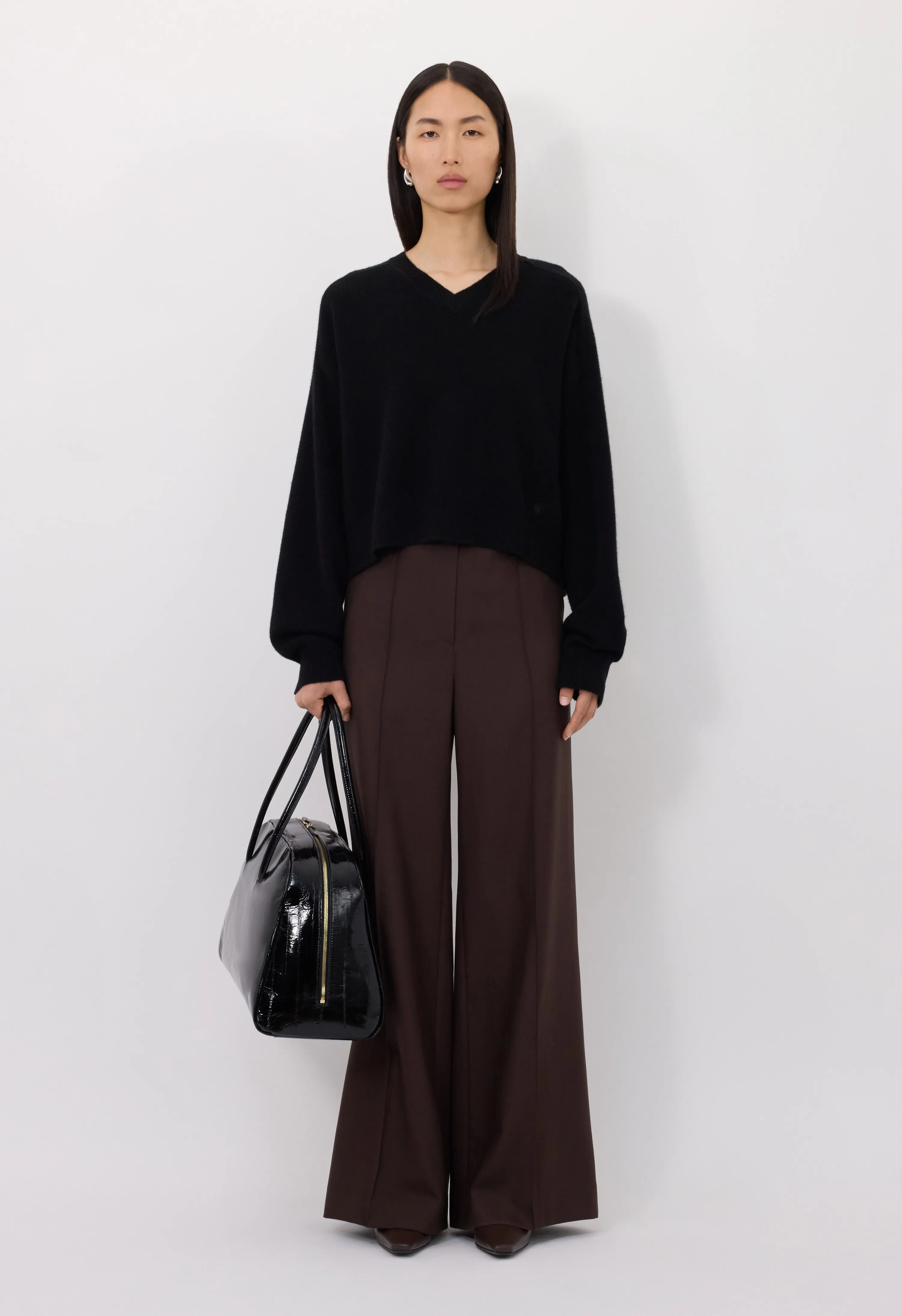 ANZOR LDS Cashmere V neck sweater sold by Loulou De Saison