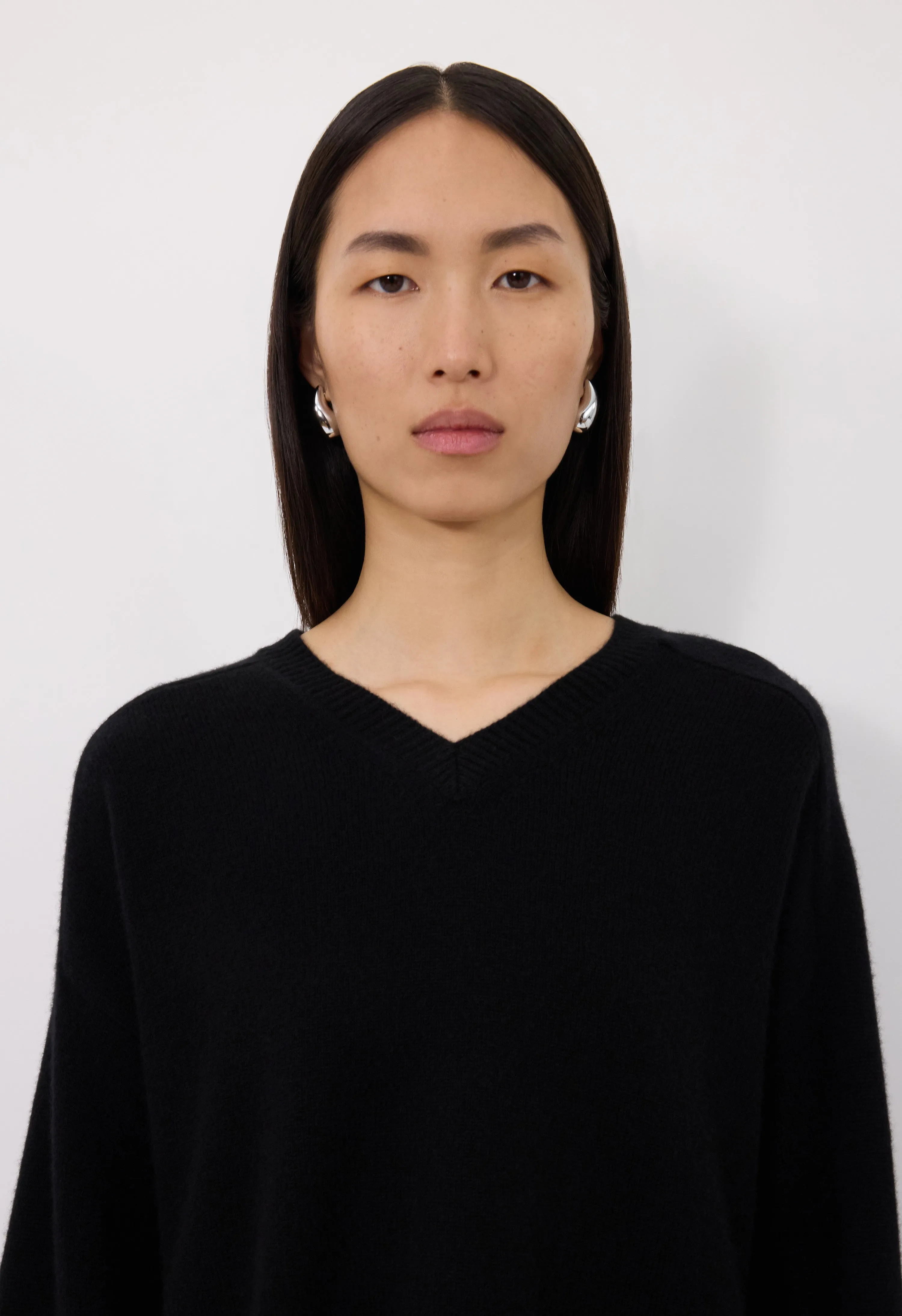 ANZOR LDS Cashmere V neck sweater sold by Loulou De Saison product image thumbnail 4