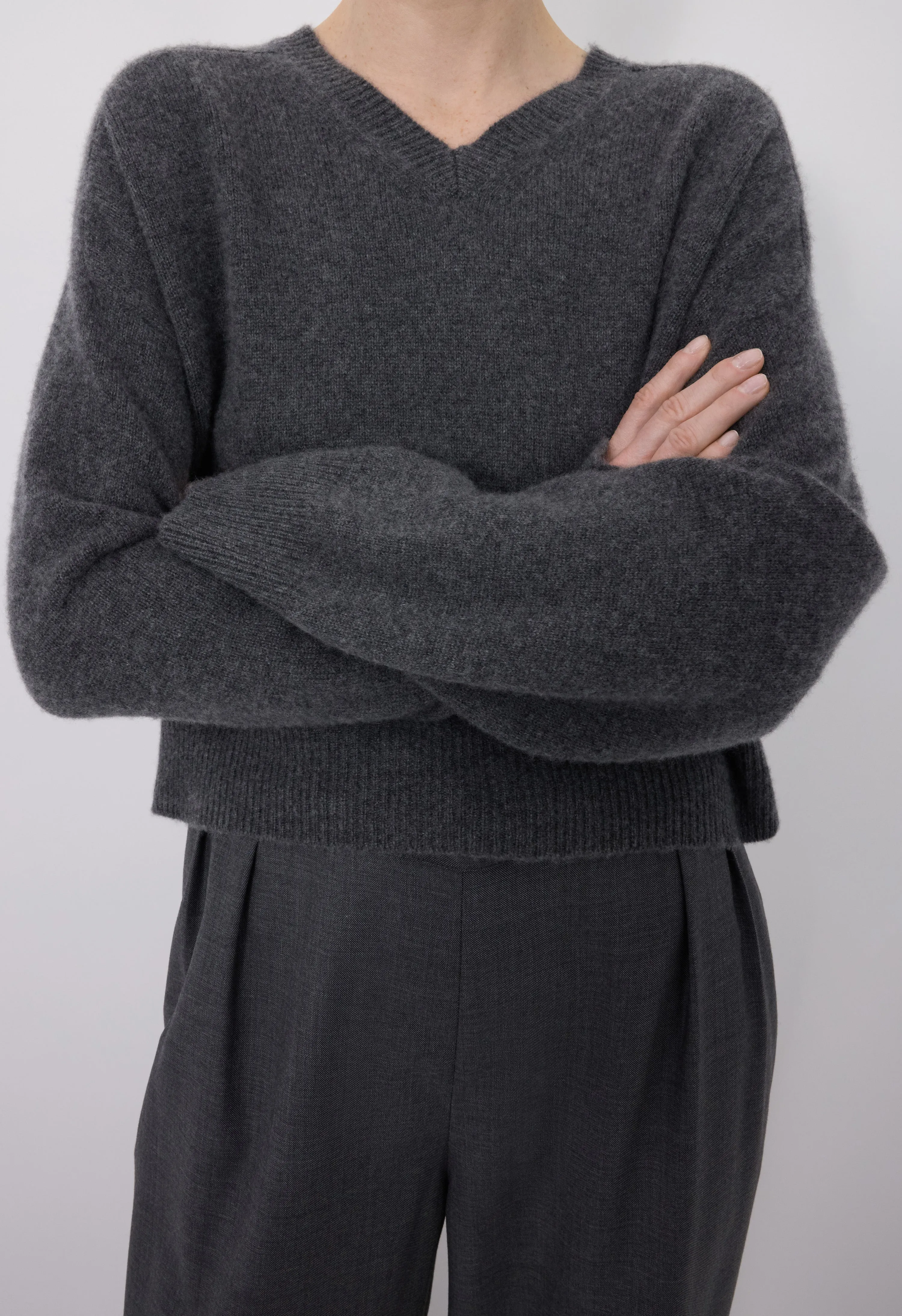 ANZOR LDS Cashmere V neck sweater sold by Loulou De Saison product image thumbnail 4