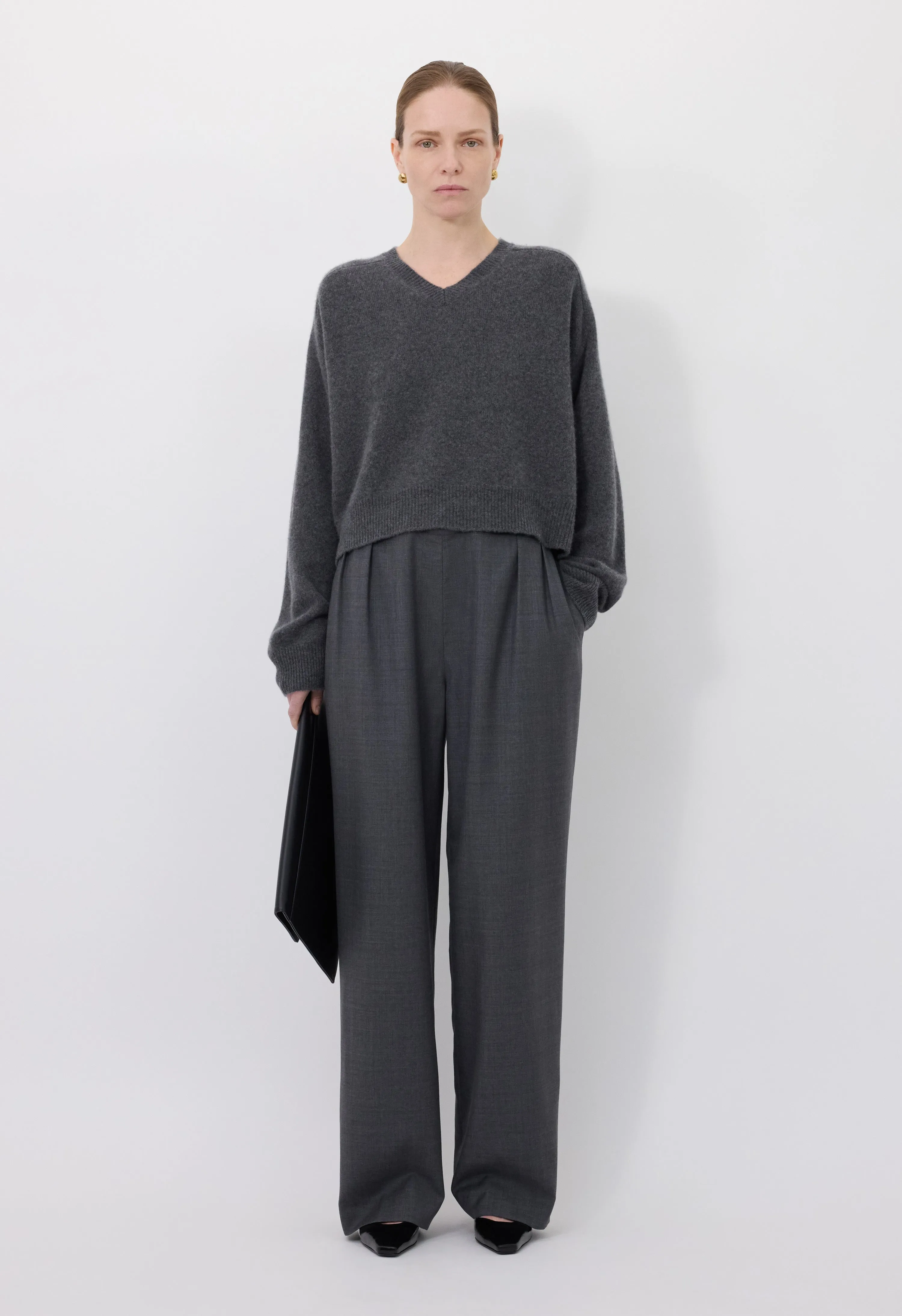 ANZOR LDS Cashmere V neck sweater sold by Loulou De Saison