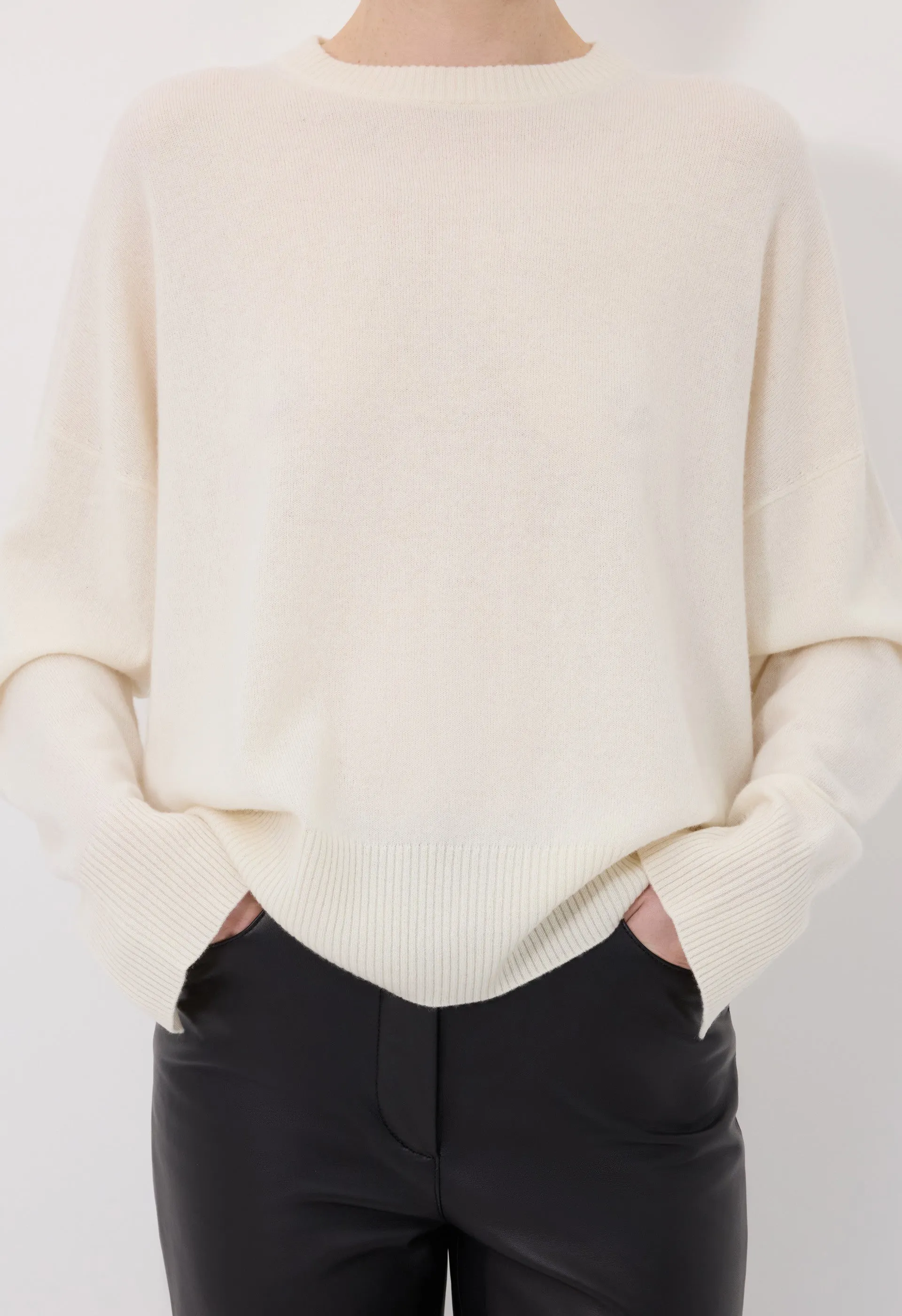 ANAA LDS Cashmere sweater sold by Loulou De Saison product image thumbnail 4